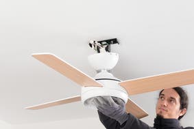 como instalar un ventilador en un falso techo