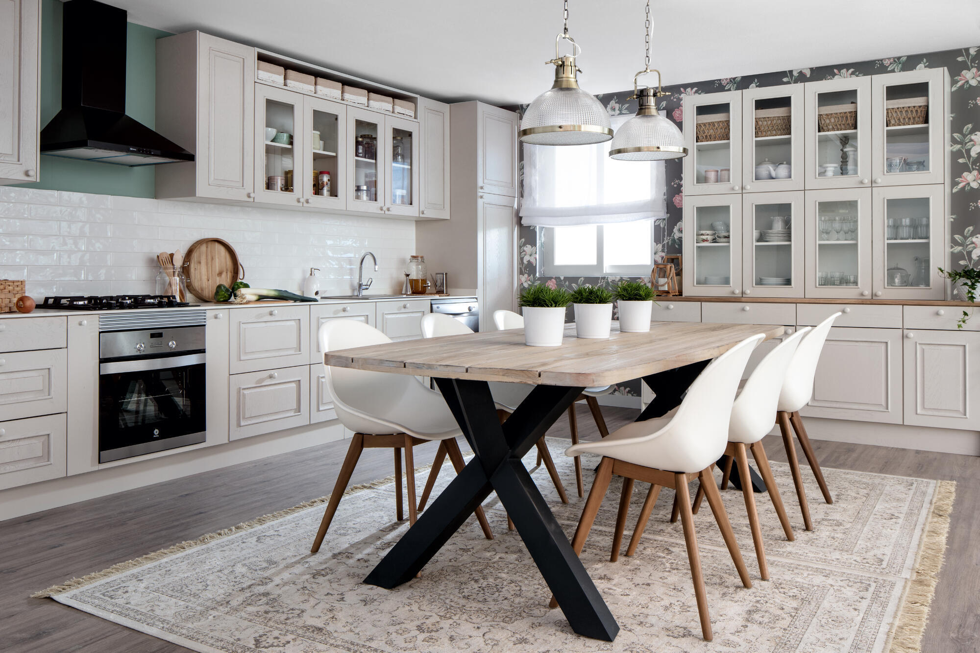 Mesa de cocina con poco fondo con encimera y extensible de cristal blanco