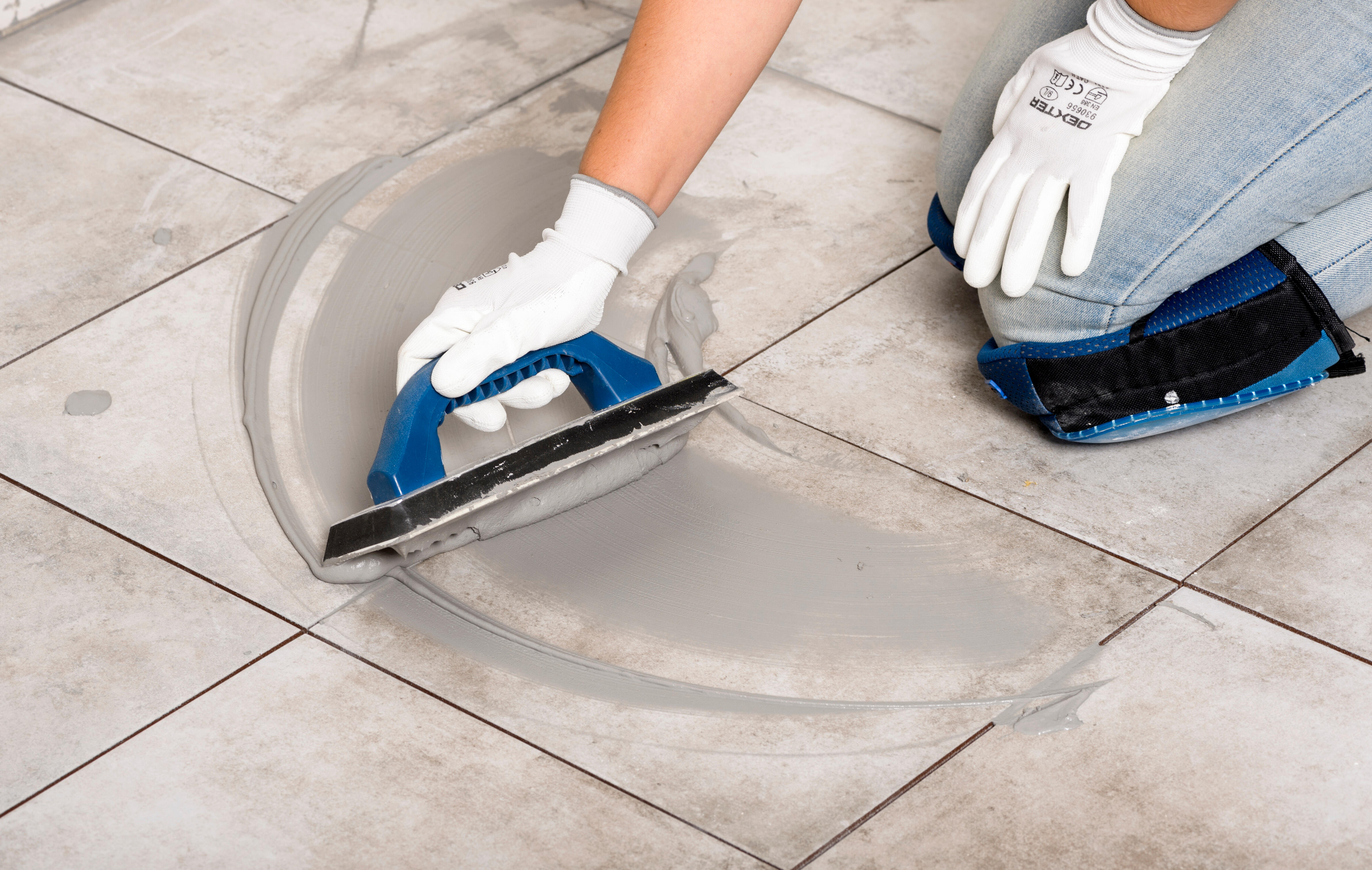 El truco para limpiar fácilmente las juntas de azulejos y baldosas  Como  limpiar pisos, Limpieza de azulejos de baño, Trucos de limpieza