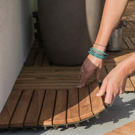 Cómo colocar suelos de madera en el jardín o terraza