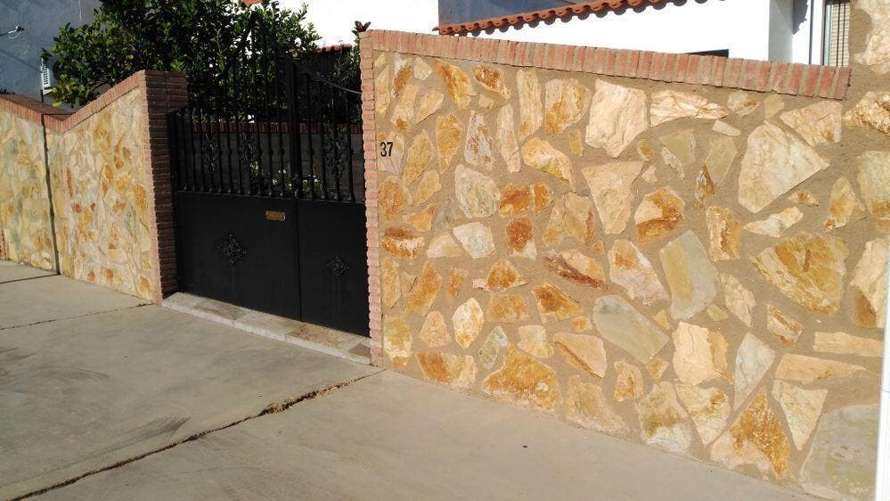 Cómo revestir una fachada con piedra natural? | Leroy Merlin