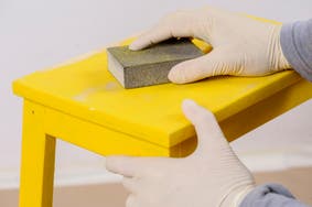 Cómo pintar superficies de madera