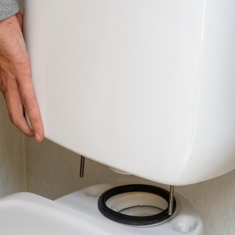 Cómo arreglar una cisterna del WC rota? - Servei Estació