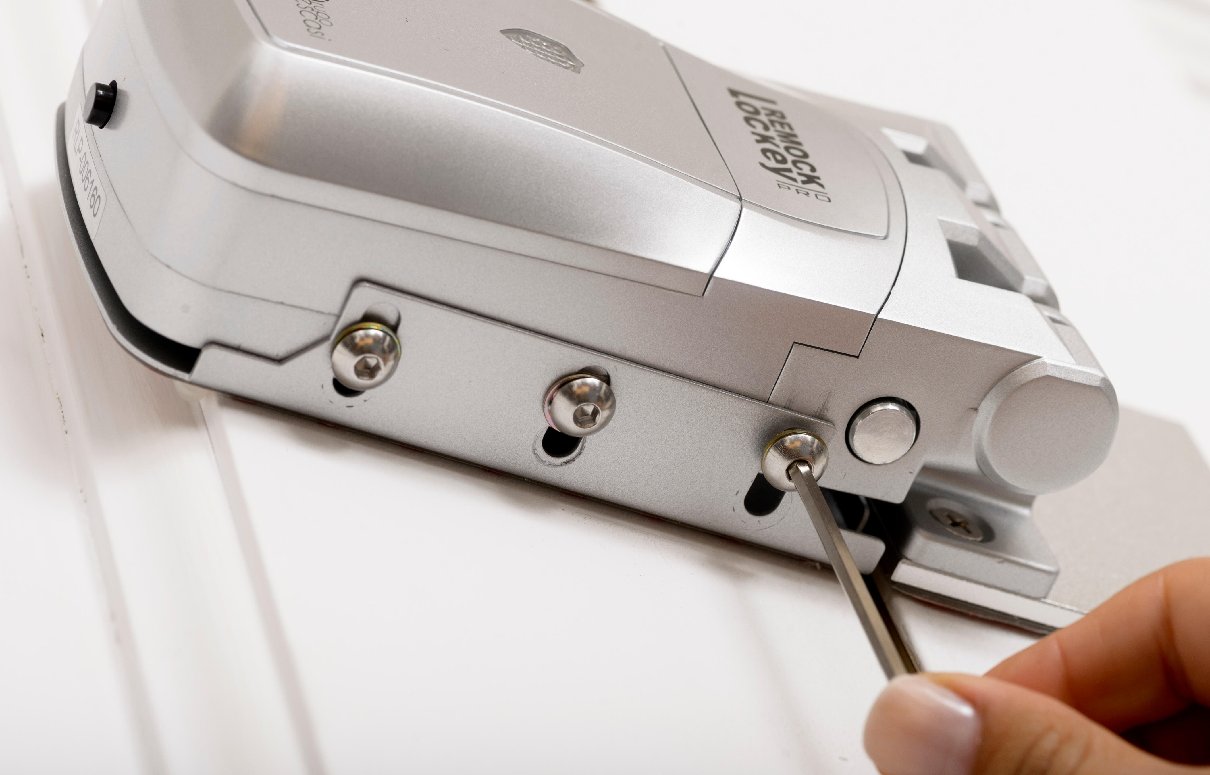 Instalar una cerradura electrónica | Leroy Merlin