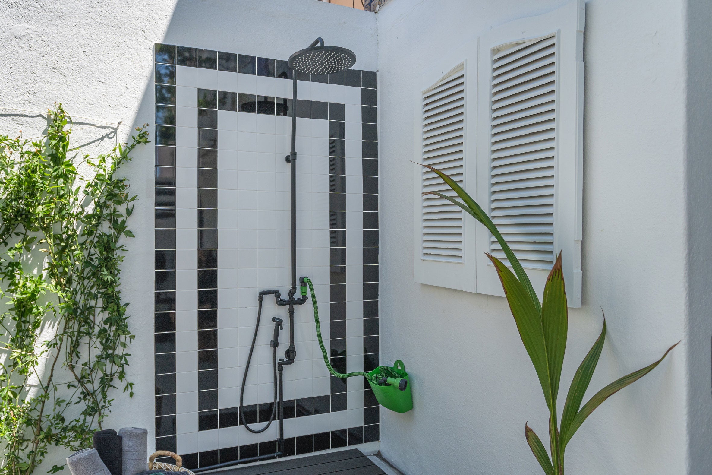 Instalar um chuveiro no jardim