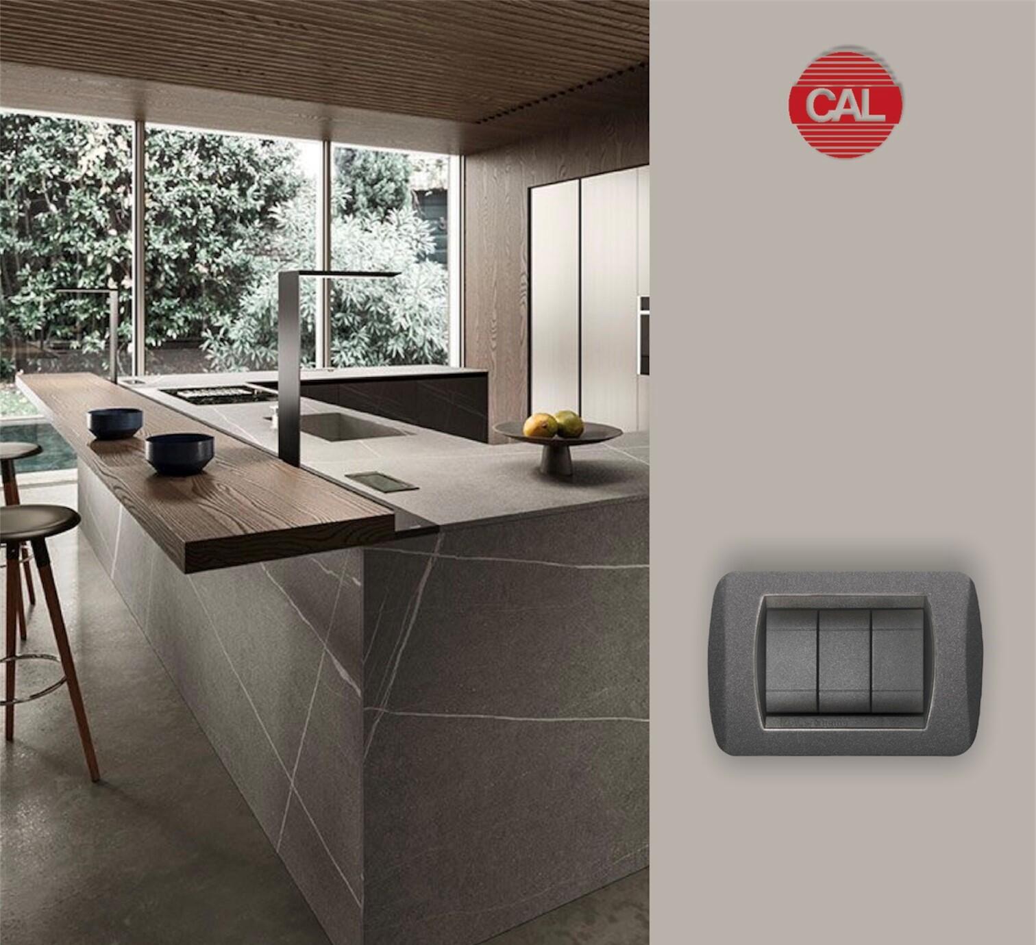 Placca 3 moduli in zama serie Living International  CAL ardesia - 2