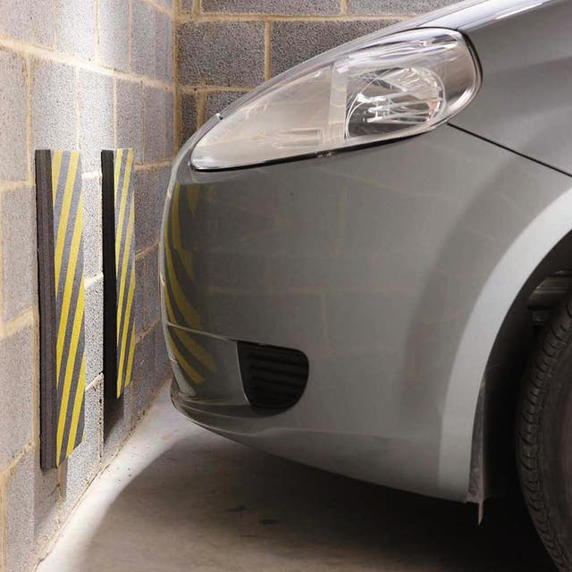 Paracolpi per garage, adesivi segnaletici e protezioni per auto e moto
