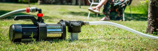 pompe cuve récupération d'eau pluie sur batterie et solaire / pump