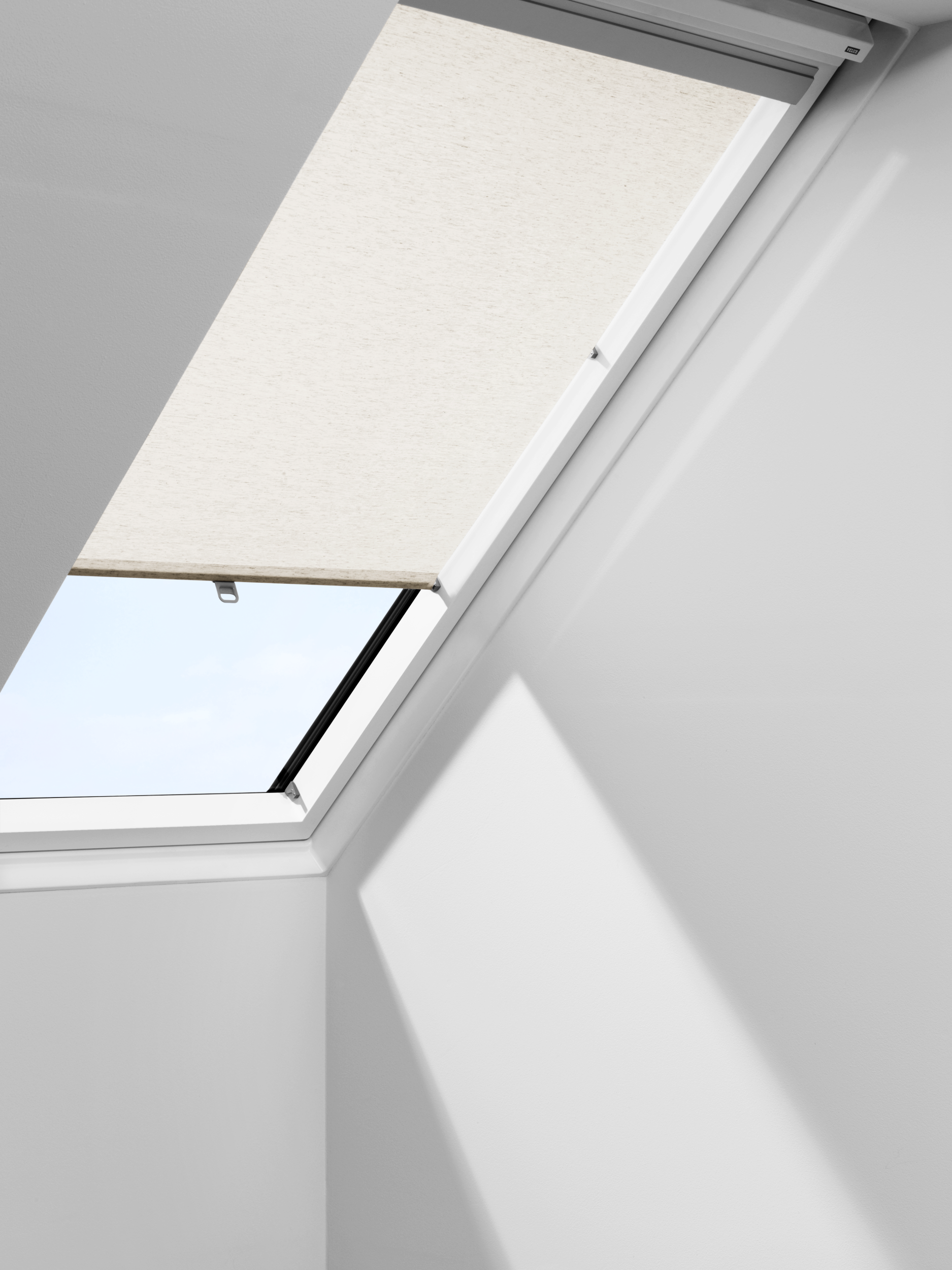 Roleta przyciemniająca do okna dachowego RHL M00 1086 Beżowa 78 x 160 cm Velux - 3