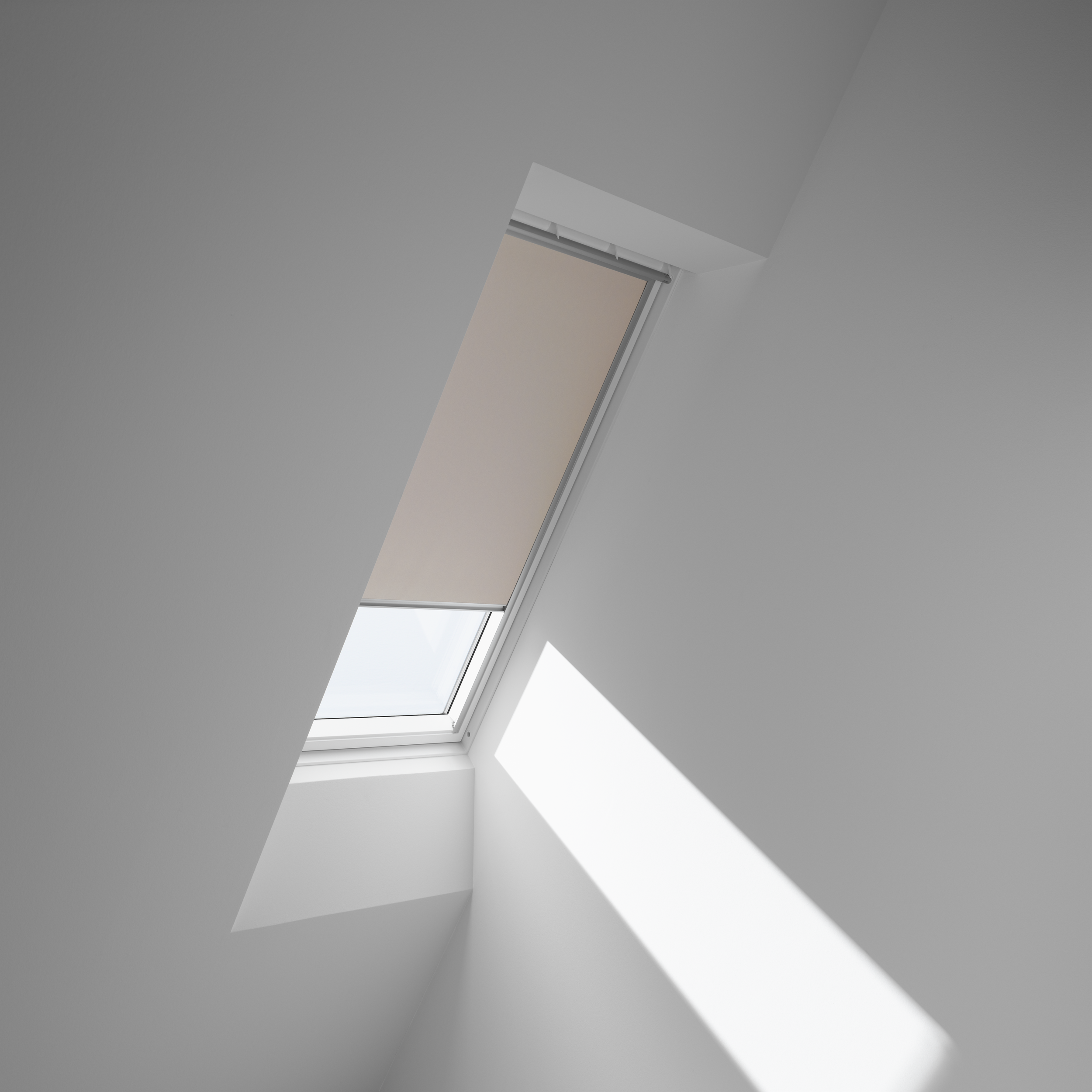 Roleta zaciemniająca do okna dachowego DKL MK08 4556S Ciemnobeżowa 78 x 140 cm Velux - 3