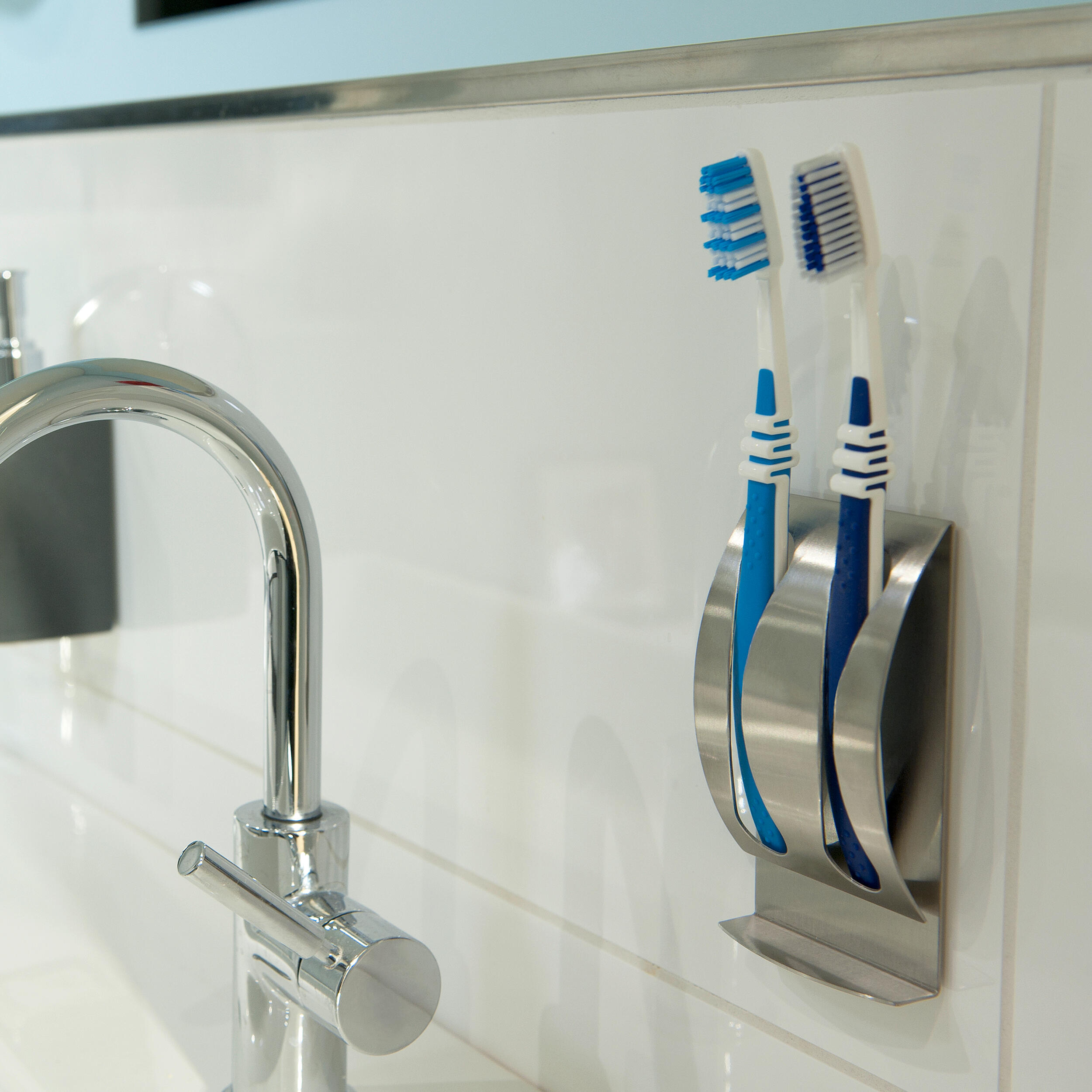 Taśma dwustronna montażowa POWERBOND do luster 5 m x 19 mm TESA - 7