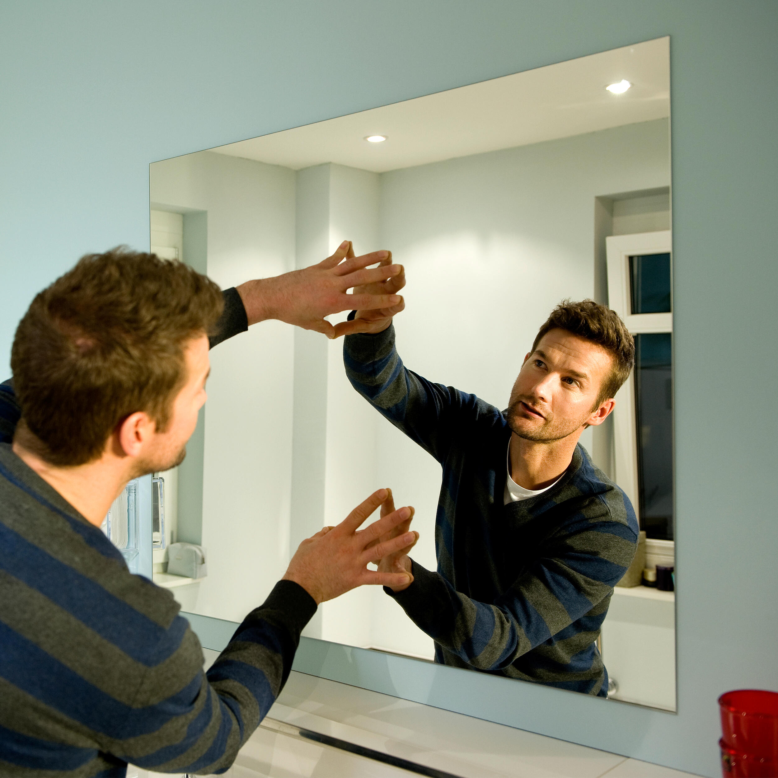 Taśma dwustronna montażowa POWERBOND do luster 5 m x 19 mm TESA - 12