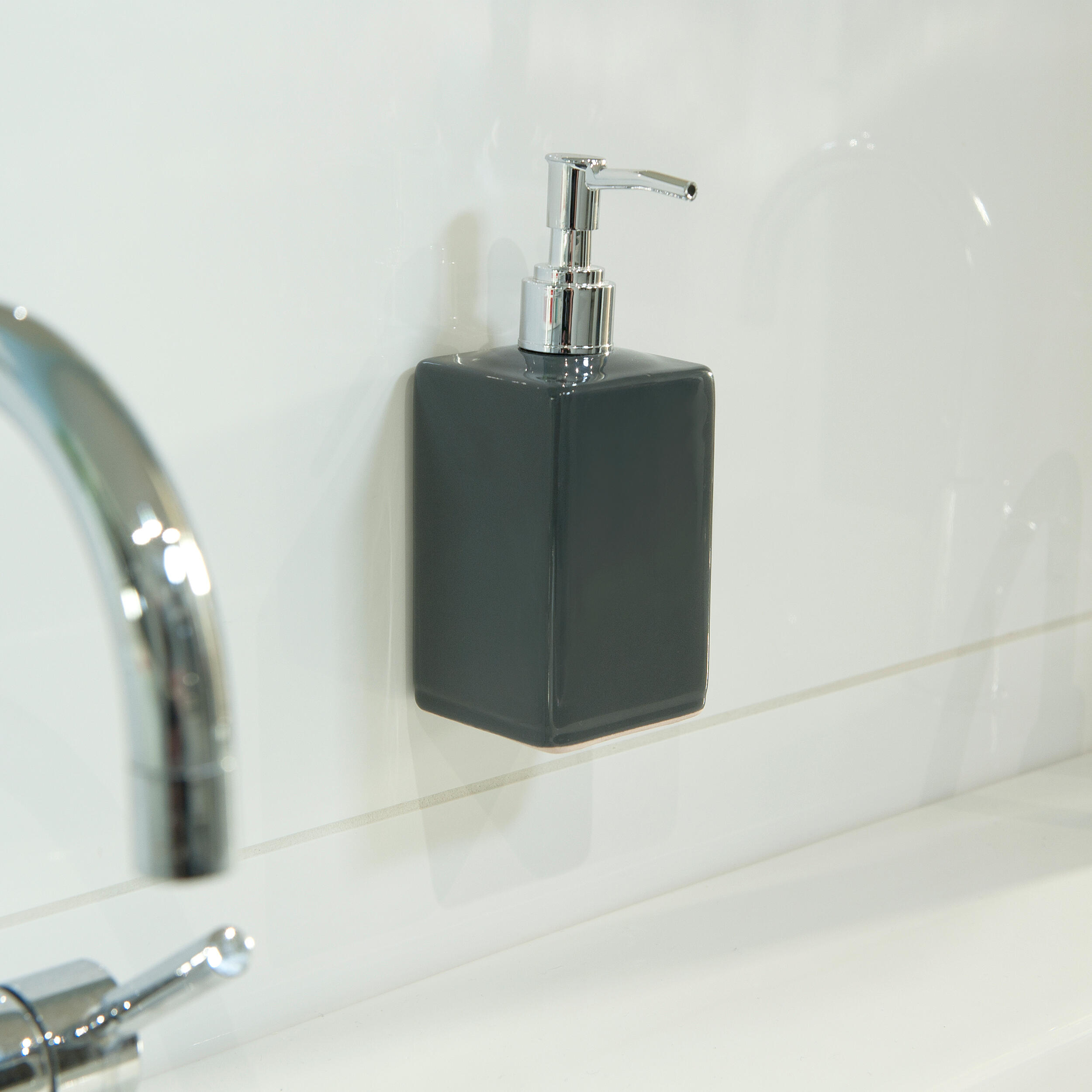 Taśma dwustronna montażowa POWERBOND do luster 5 m x 19 mm TESA - 4