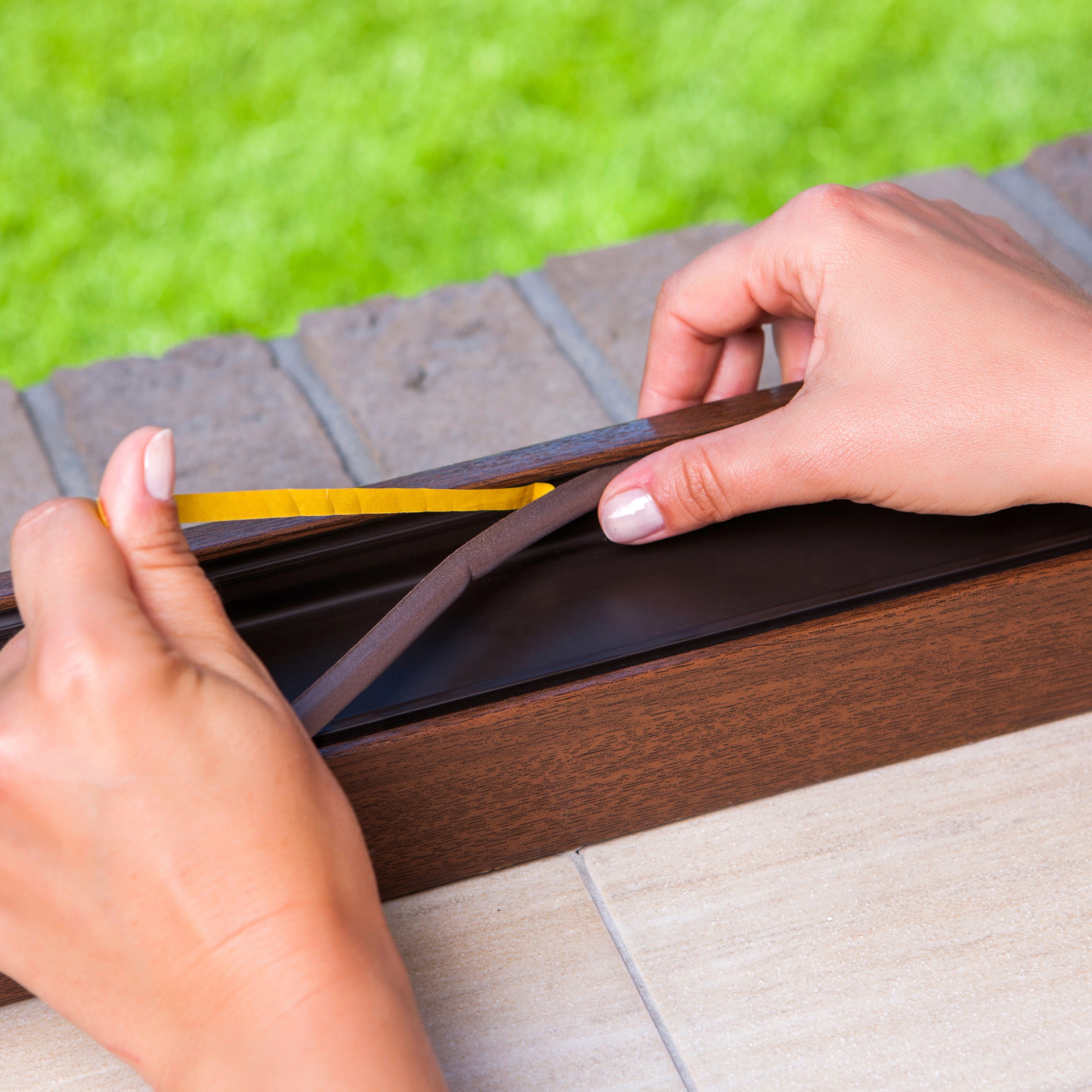 Uszczelka do drzwi i okien MOLL Profil D 6 m brązowa TESA - 2