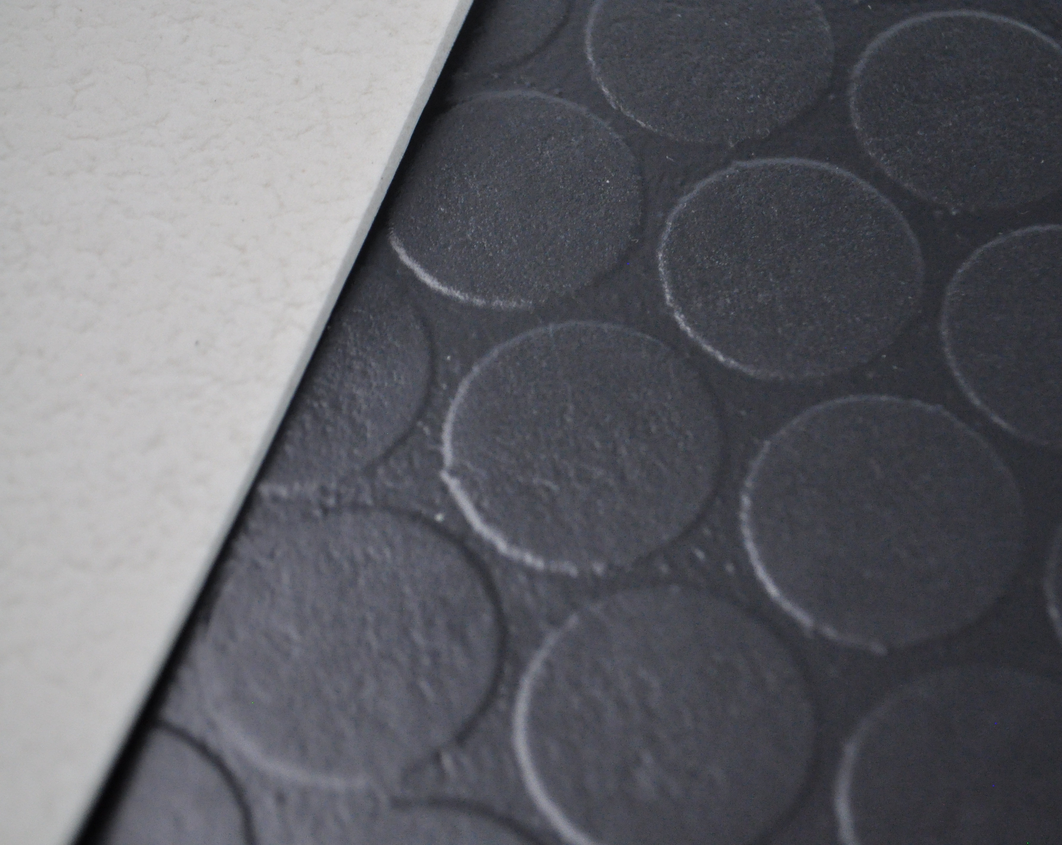 Wykładzina PCV Bubblegum Dots czarna 2 m - 3