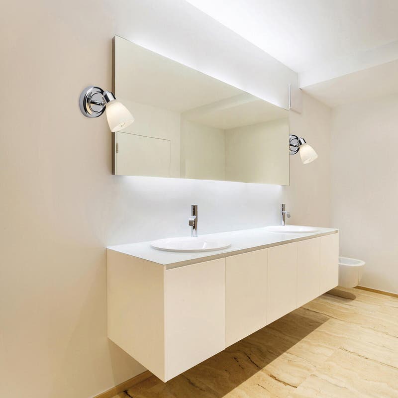Come scegliere le luci per lo specchio in bagno