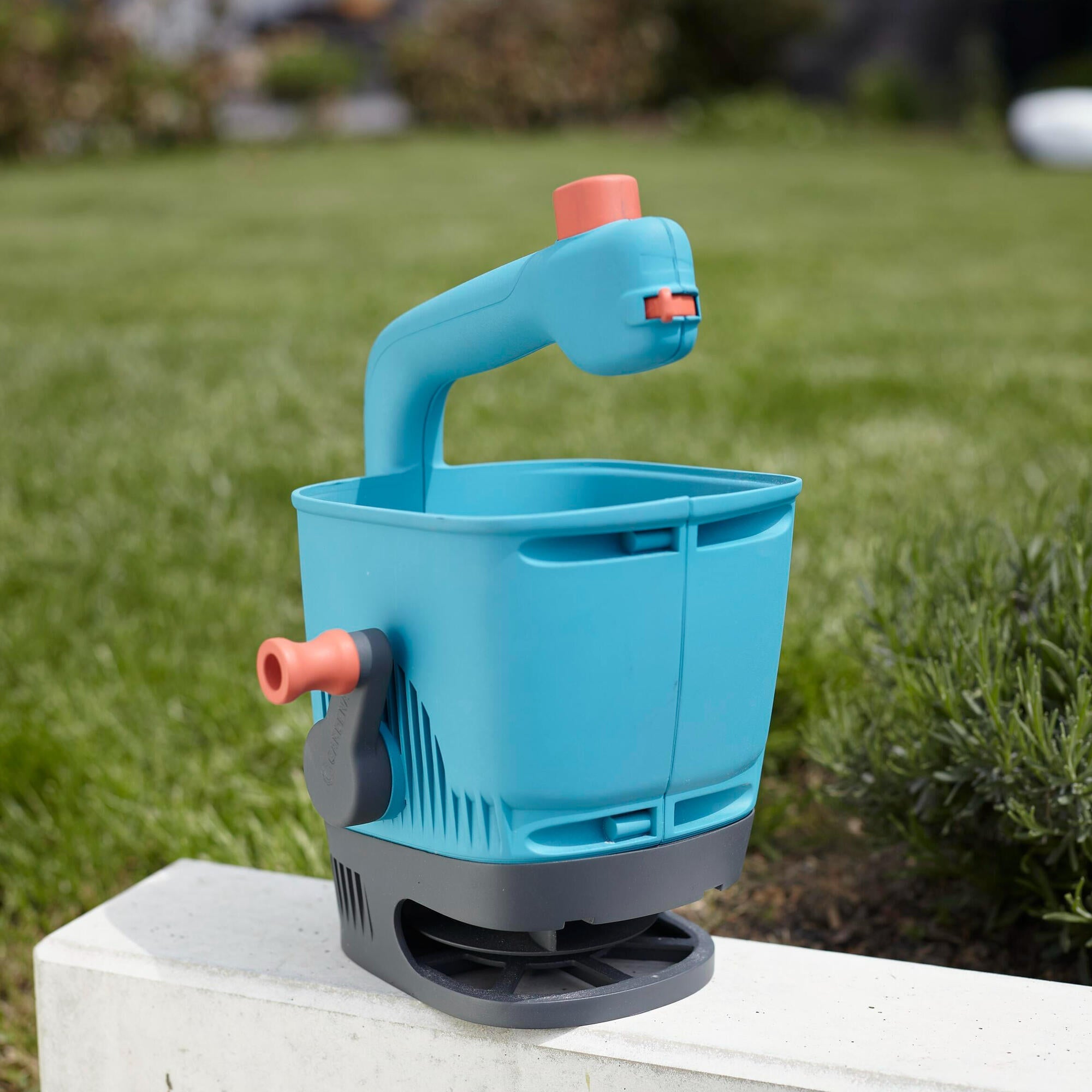 Epandeur à main Gardena  fonctionnement fiable - 1