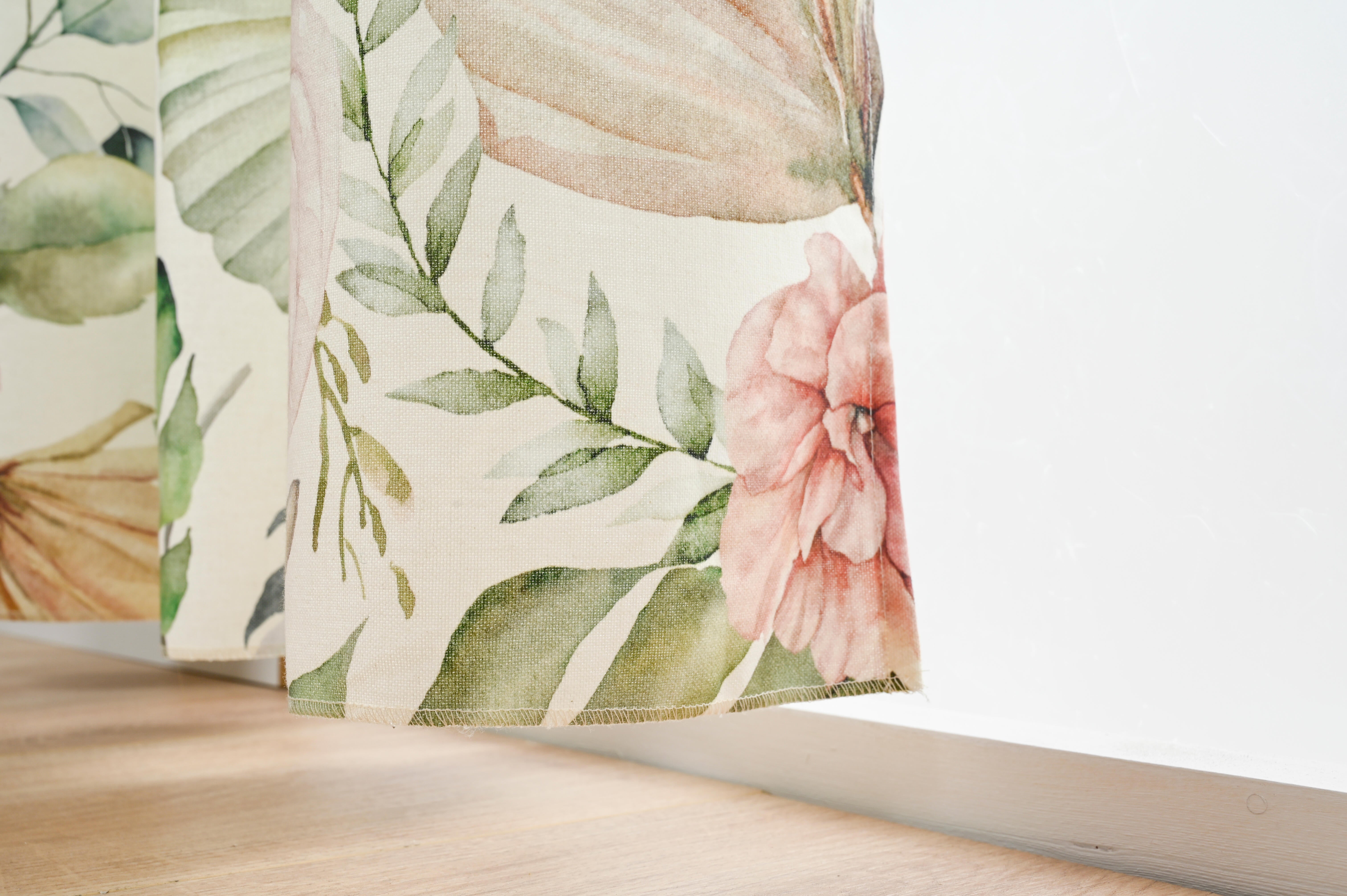 Cortina ollaos Nuanea algodón de 140x170cm flor verdes, rosados, ocres, fondo crema. Incluye cinta termoadhesiva - 6