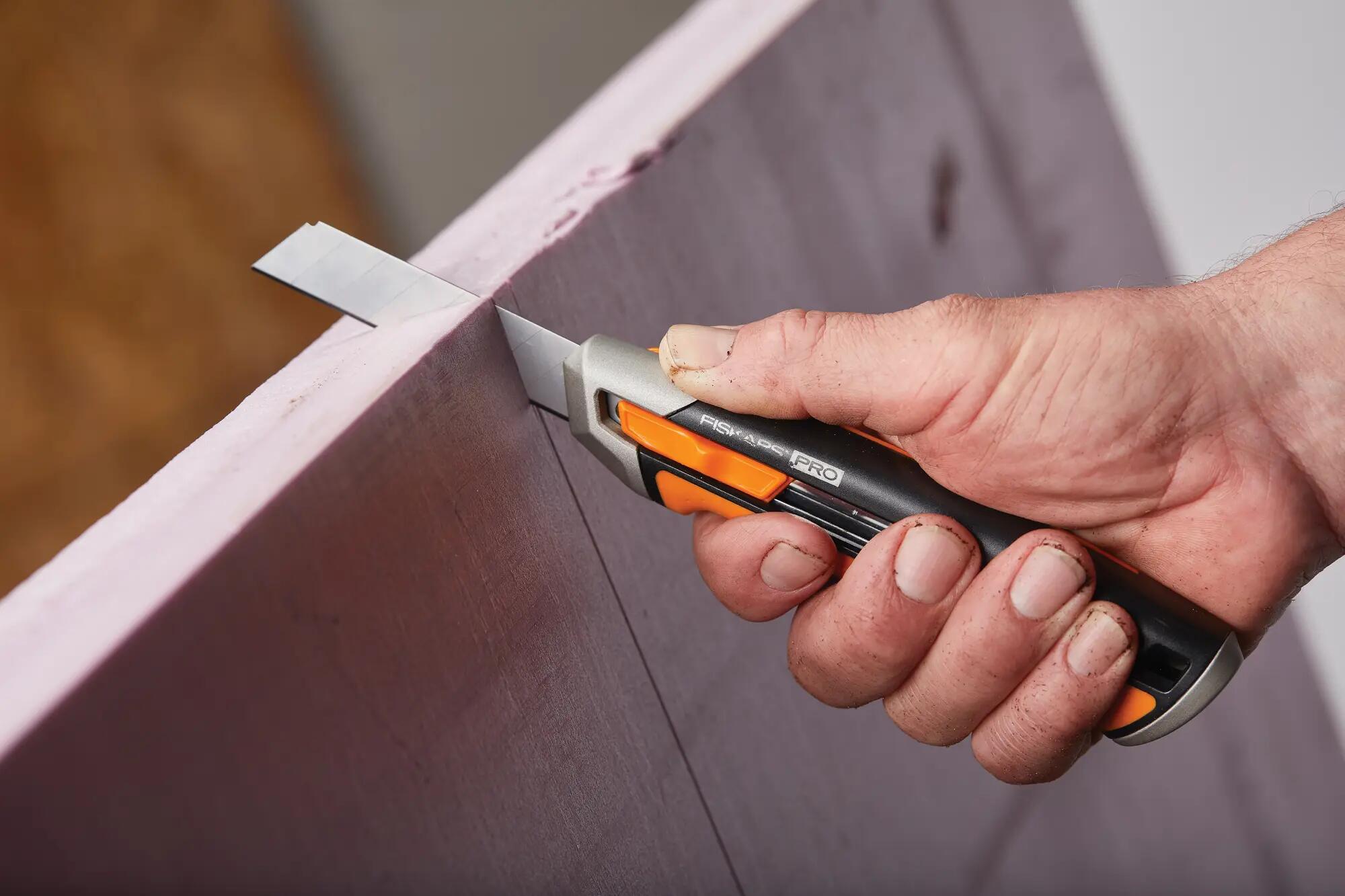 Cutter carbonmax c/cuchillas quebr 18mm - 9