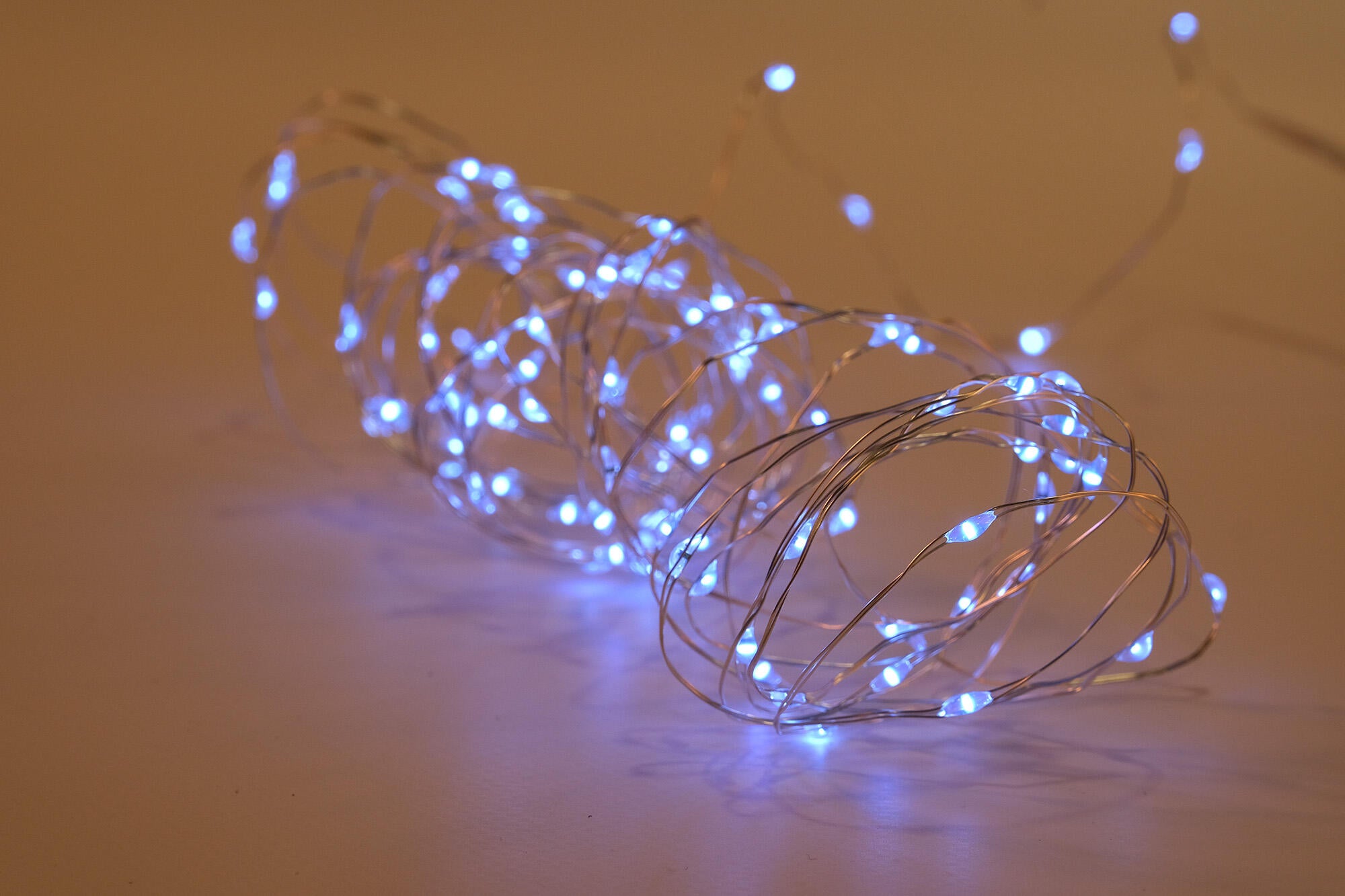 Guirnalda iluminada decorativa con 100 bombillas LED blanco de 6.95 metros de iluminación para exterior solar - 8