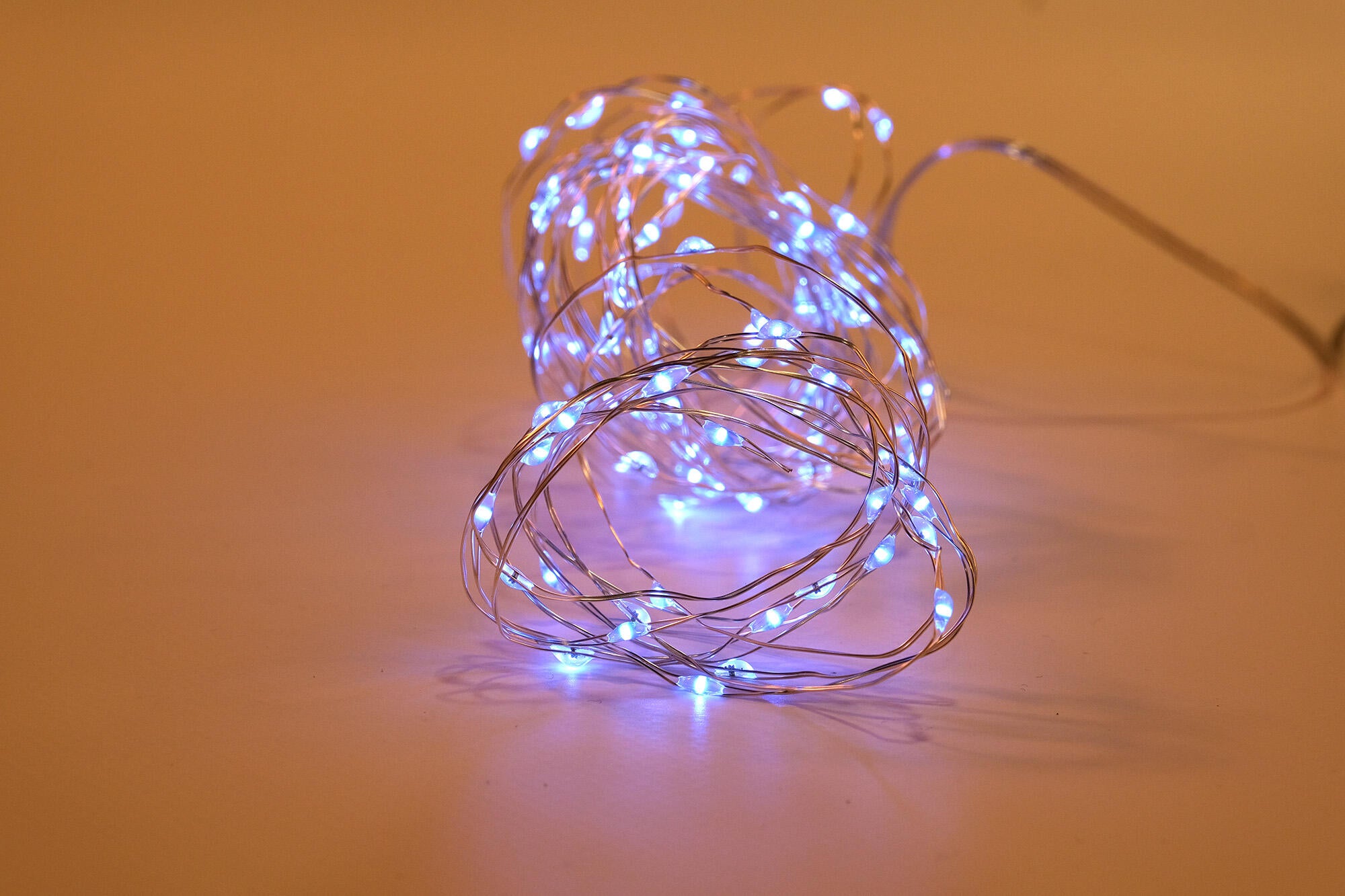 Guirnalda iluminada decorativa con 100 bombillas LED blanco de 6.95 metros de iluminación para exterior solar - 5