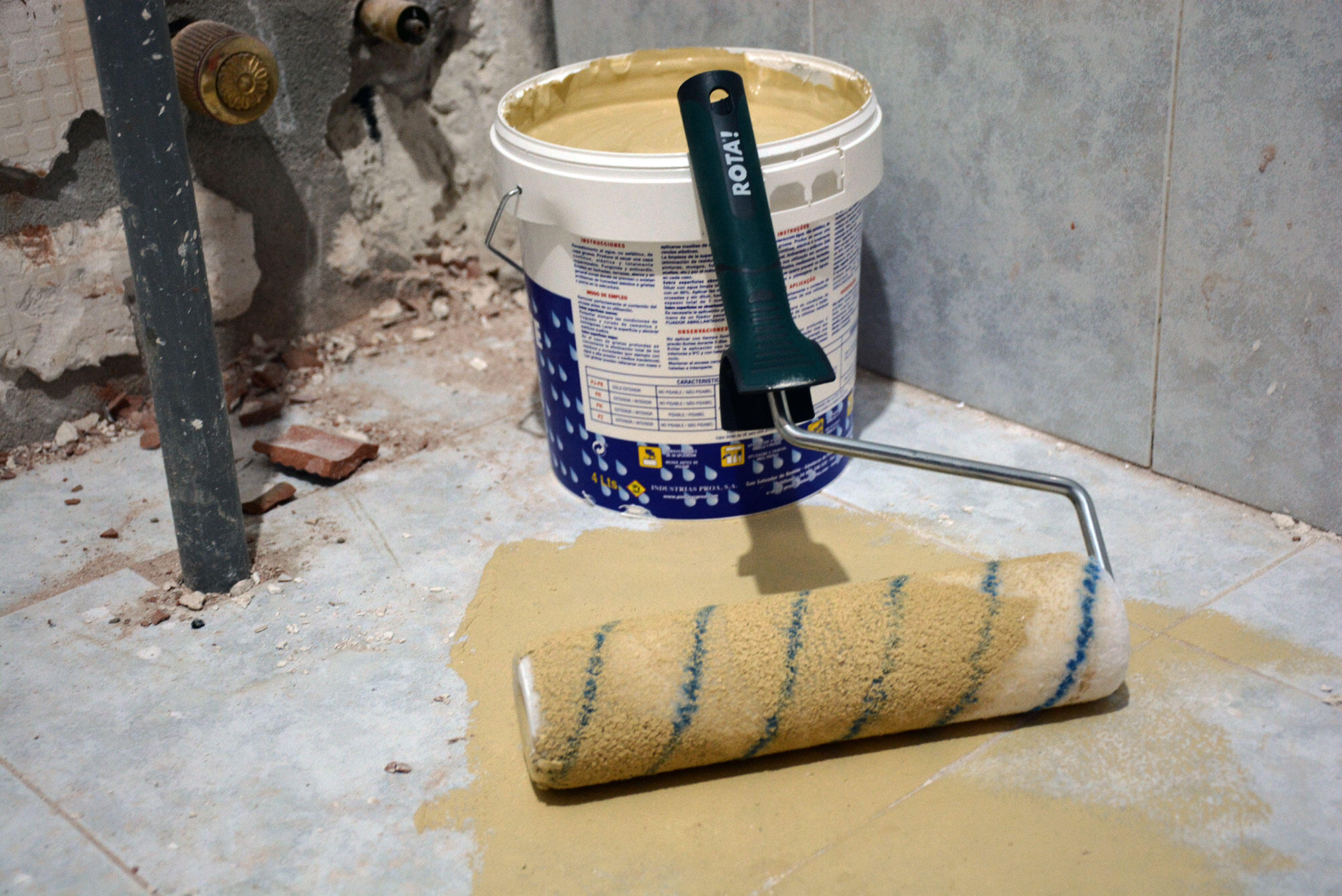 Rodillo para pintar suelos y superficies lisas CIRET de 250 mm de anchura, 48 mm de diámetro, pelo medio (5 mm a 12 mm). Fibra de poliéster. Varilla de acero. - 8