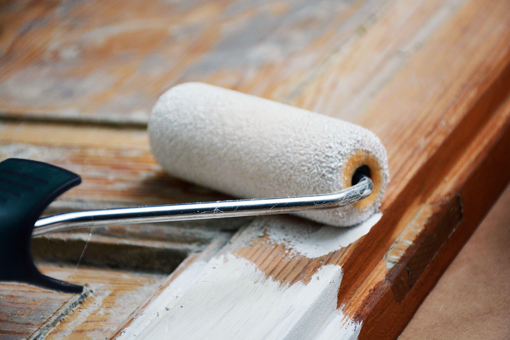 Mini rodillo para pintar y decorar CIRET de 110 mm de anchura, 15 mm de diámetro, pelo corto (menos de 5 mm). Fibra de poliéster. Varilla de acero. - 6