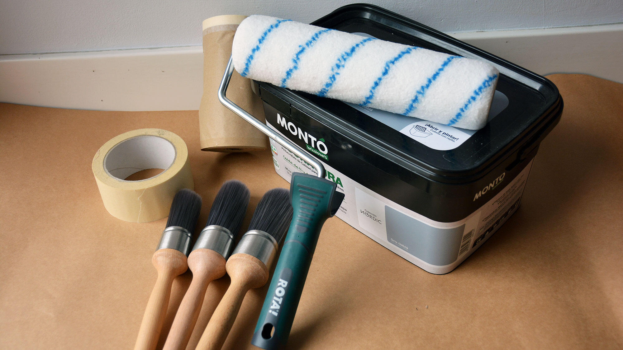 Rodillo para pintar suelos y superficies lisas CIRET de 250 mm de anchura, 48 mm de diámetro, pelo medio (5 mm a 12 mm). Fibra de poliéster. Varilla de acero. - 4