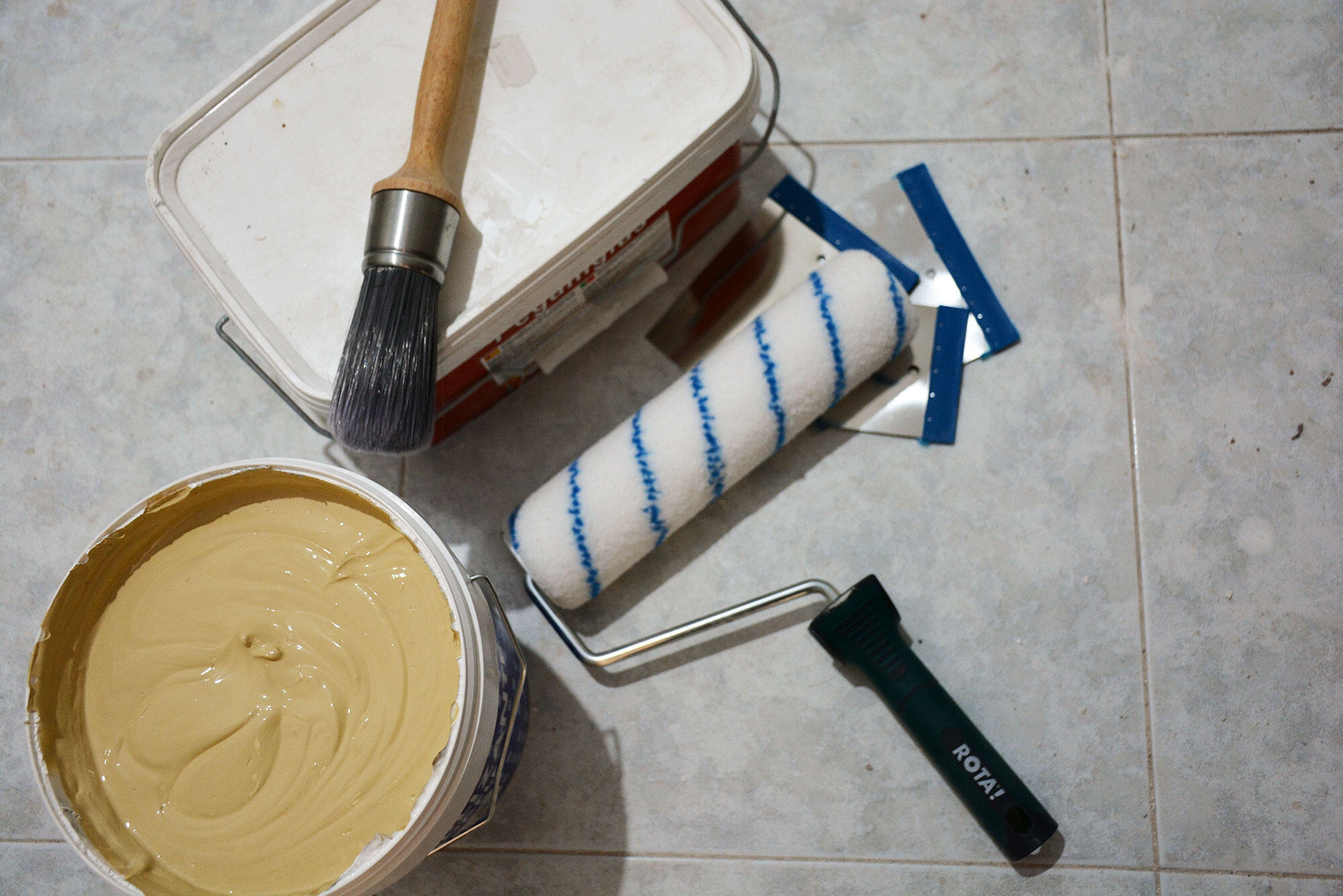 Rodillo para pintar suelos y superficies lisas CIRET de 250 mm de anchura, 48 mm de diámetro, pelo medio (5 mm a 12 mm). Fibra de poliéster. Varilla de acero. - 3