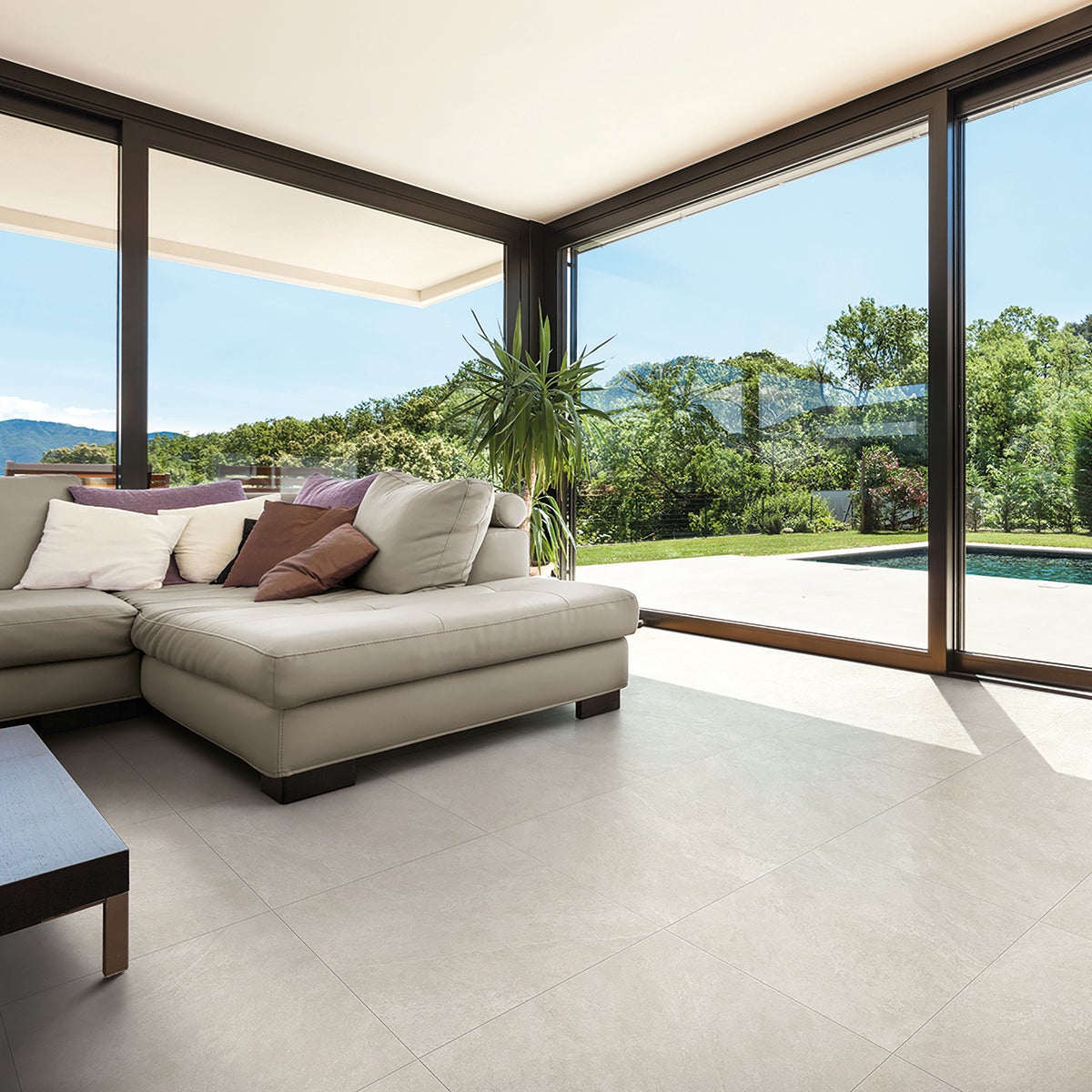 Piastrella da pavimento interno in gres porcellanato 60.4 x 60.4 cm smaltato beige satinato Quartzite traffico intenso (pei 4/5) Sp. 7.4 mm 1.46 mq - 2