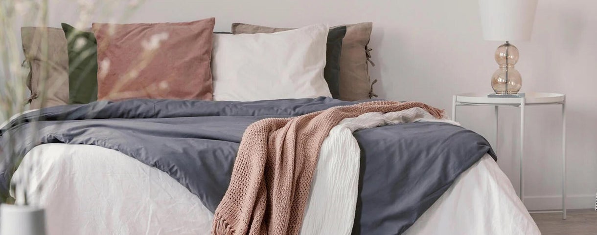 Ideas de mesitas de noche pequeñas para dormitorios mini (con