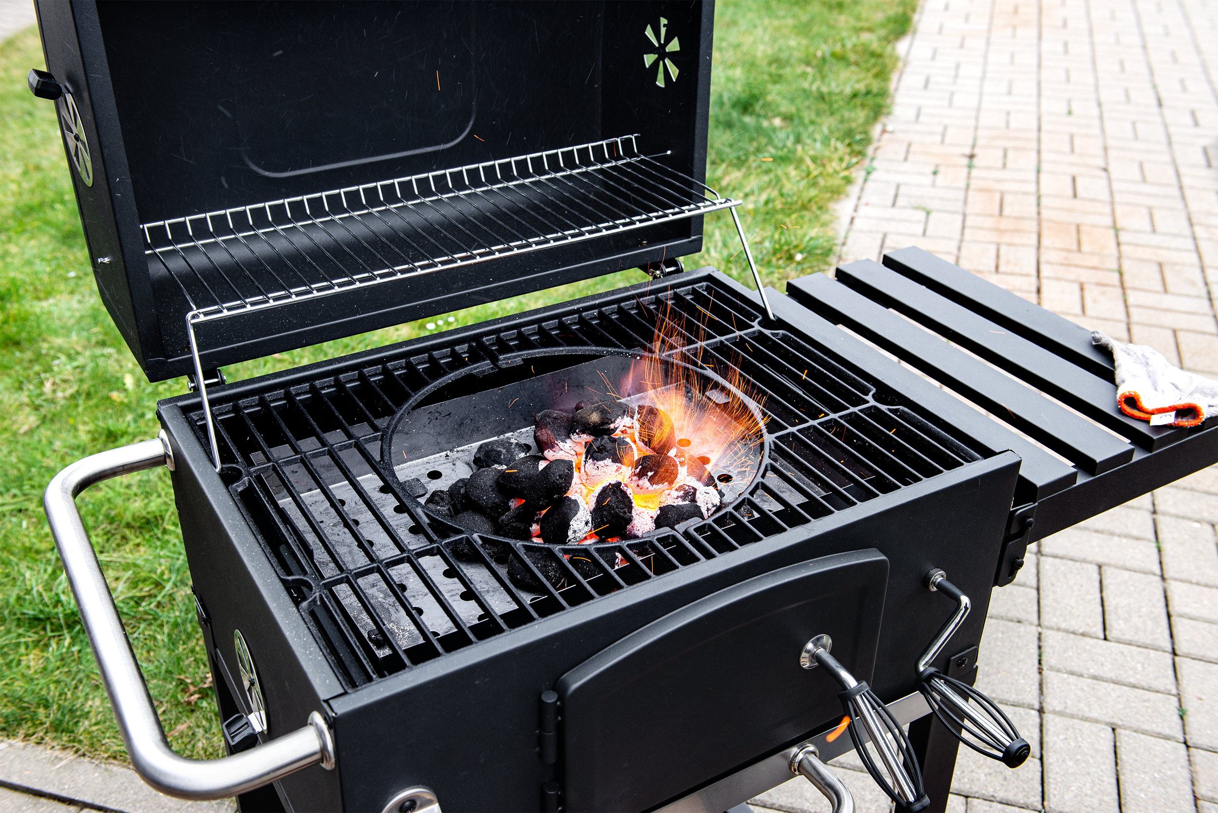 Grill węglowy na wózku Angular XL żeliwny ruszt + pokrowiec gratis Activa - 4