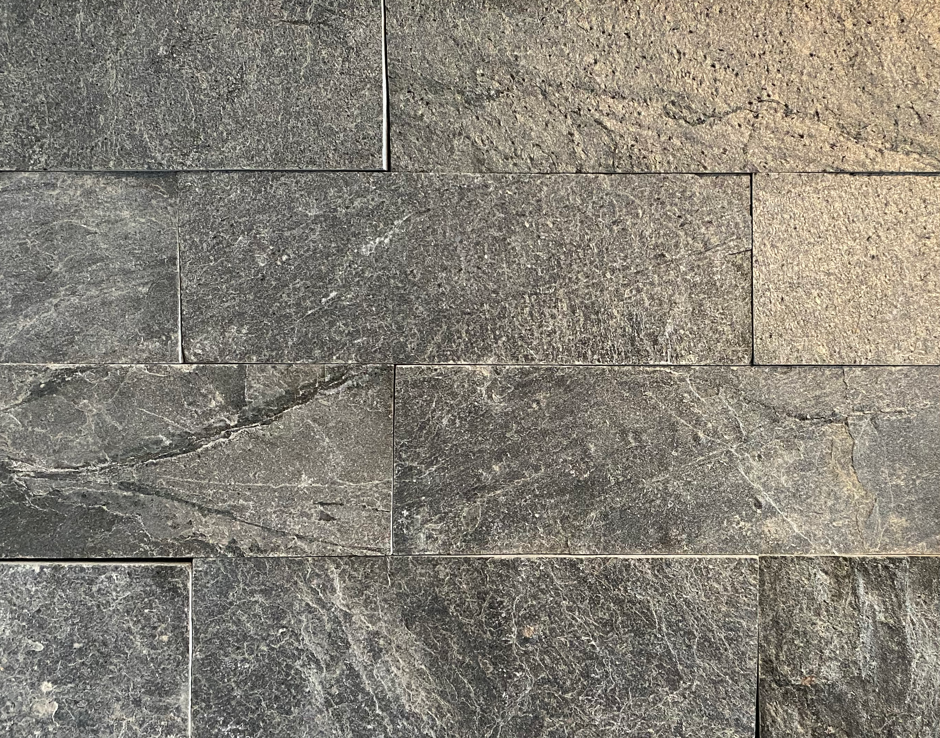 Kamień naturalny elewacyjny dekoracyjny łupek Grey Pearl Knap