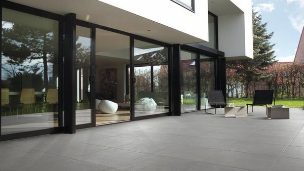 Carreler sa terrasse avec la colle carrelage Terrasse & Balcon