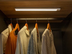 Tira de luz recargable para debajo del gabinete, 1 m, tira de luz LED  blanca cálida para gabinete, cocina, mostrador, estante, TV (1 m recarga)