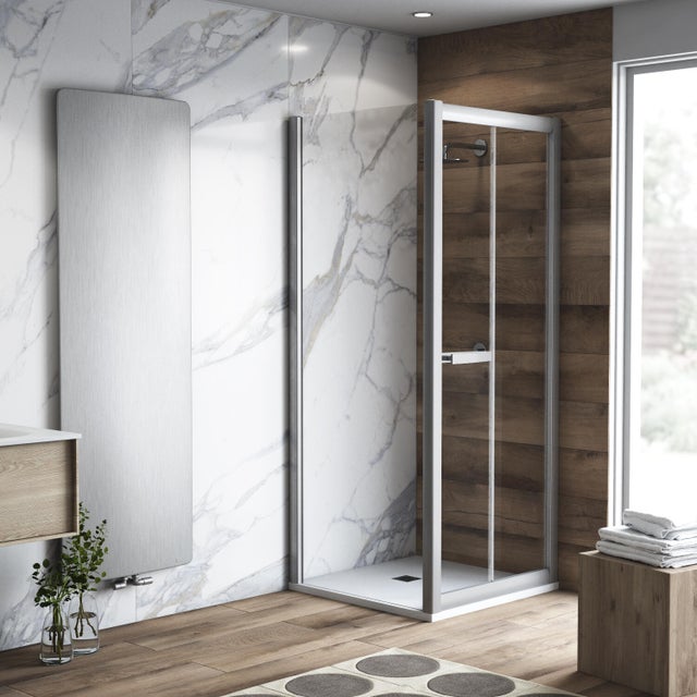 Box doccia con ingresso frontale pieghevole L 120 x H 195 cm, in vetro trasparente SP. 8 mm, profilo argento cromato Namara