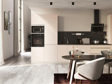 Una cocina slow con muebles en blanco y detalles en madera