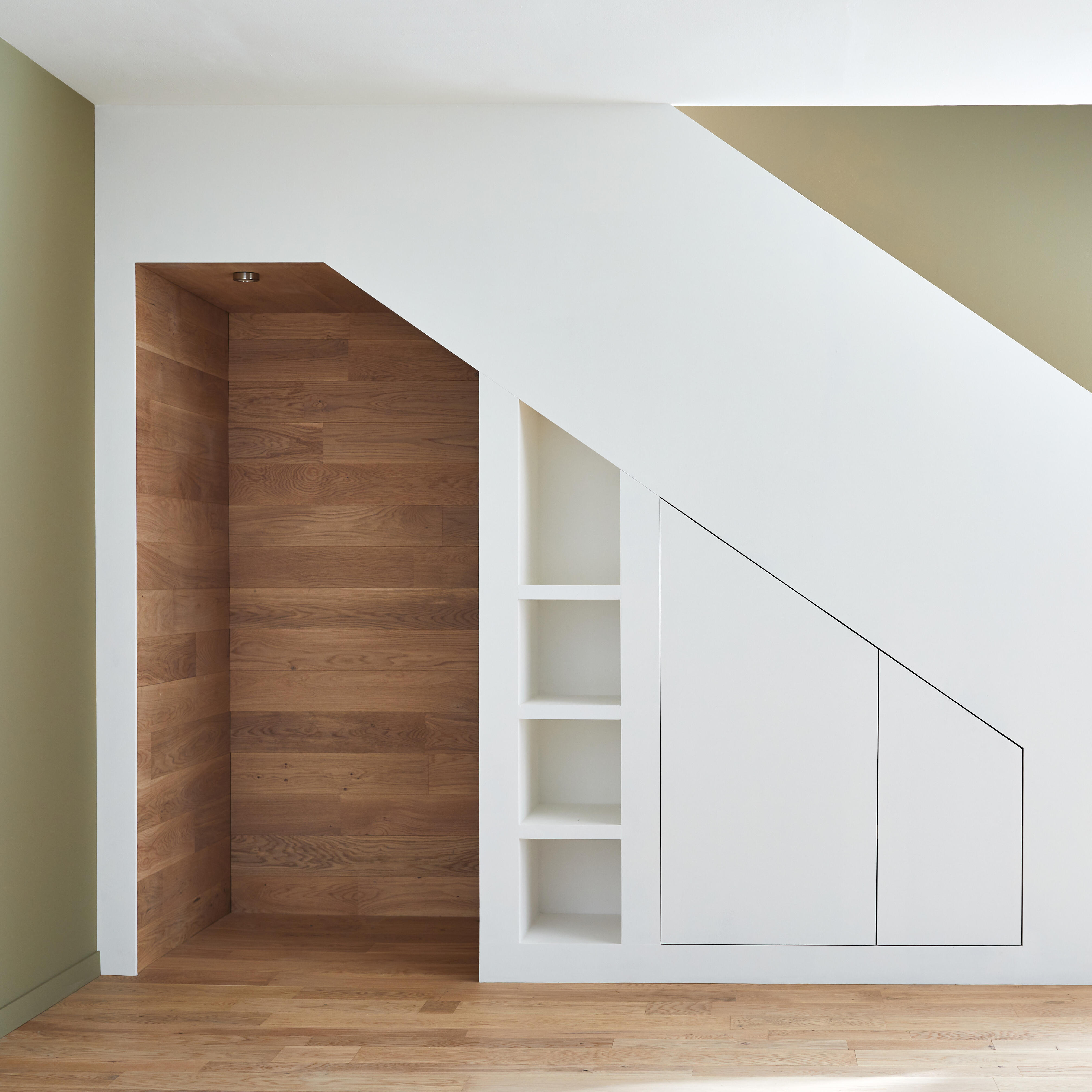 Fabriquer des niches multifonction sous l’escalier Leroy Merlin