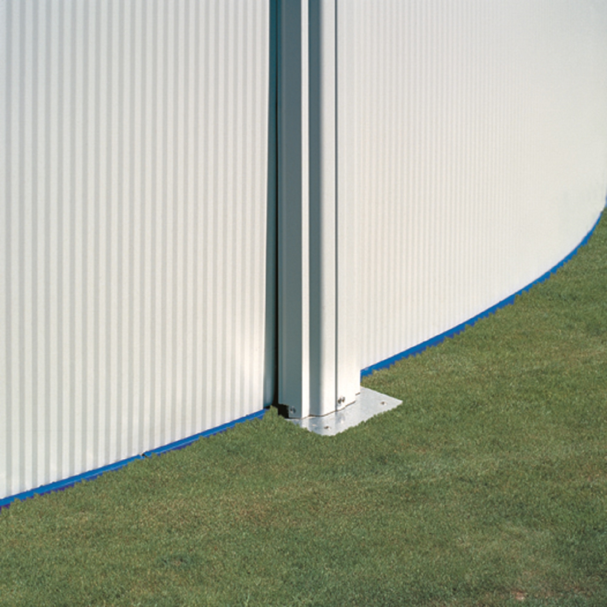 Piscina elevada de acero blanco redonda 4.6x4.6x1.2 m con depuradora de arena y escalera de seguridad GRE - 13