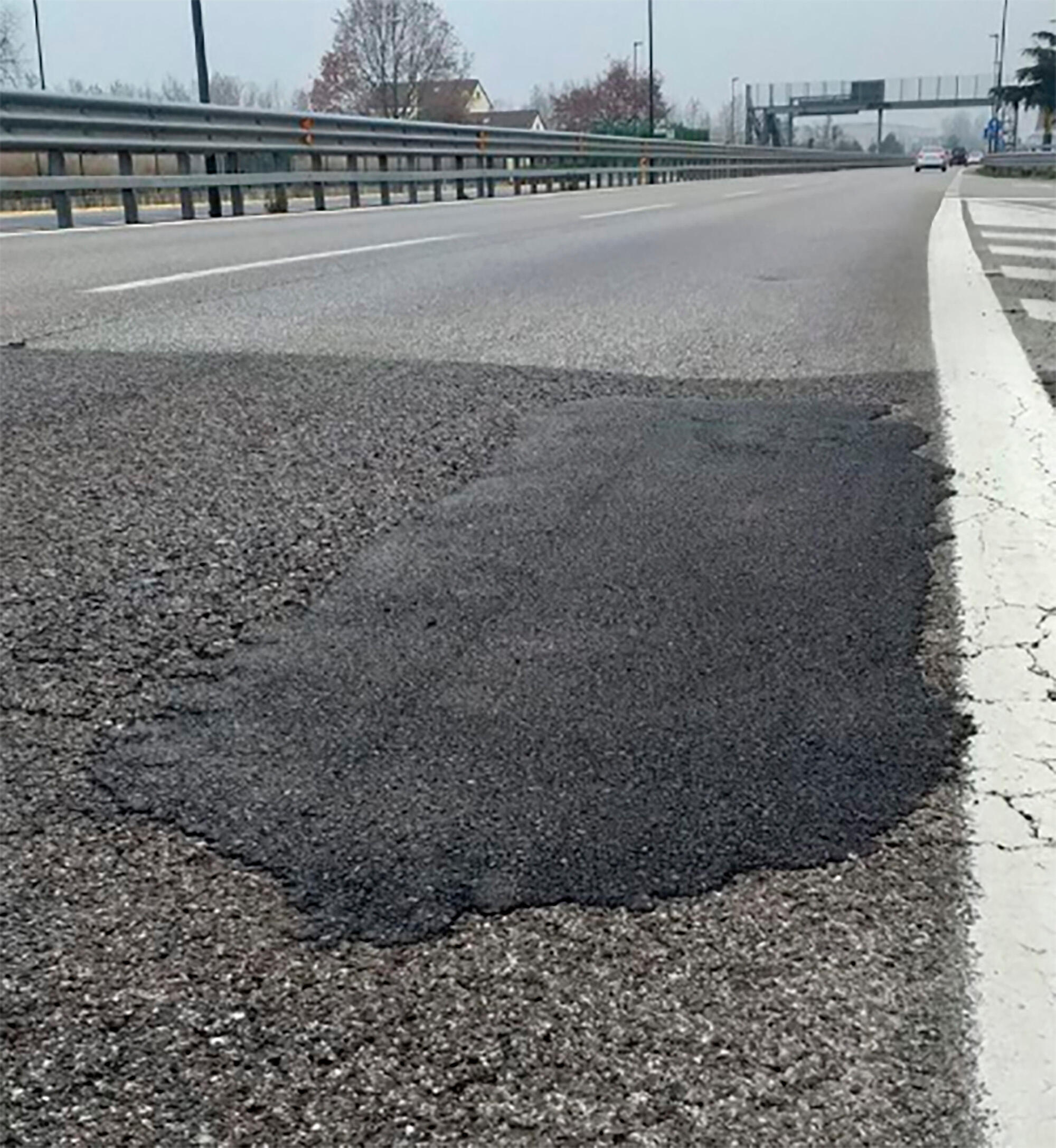 Reparación realizada en asfalto en frio, relleno de baches y socavones  - 1