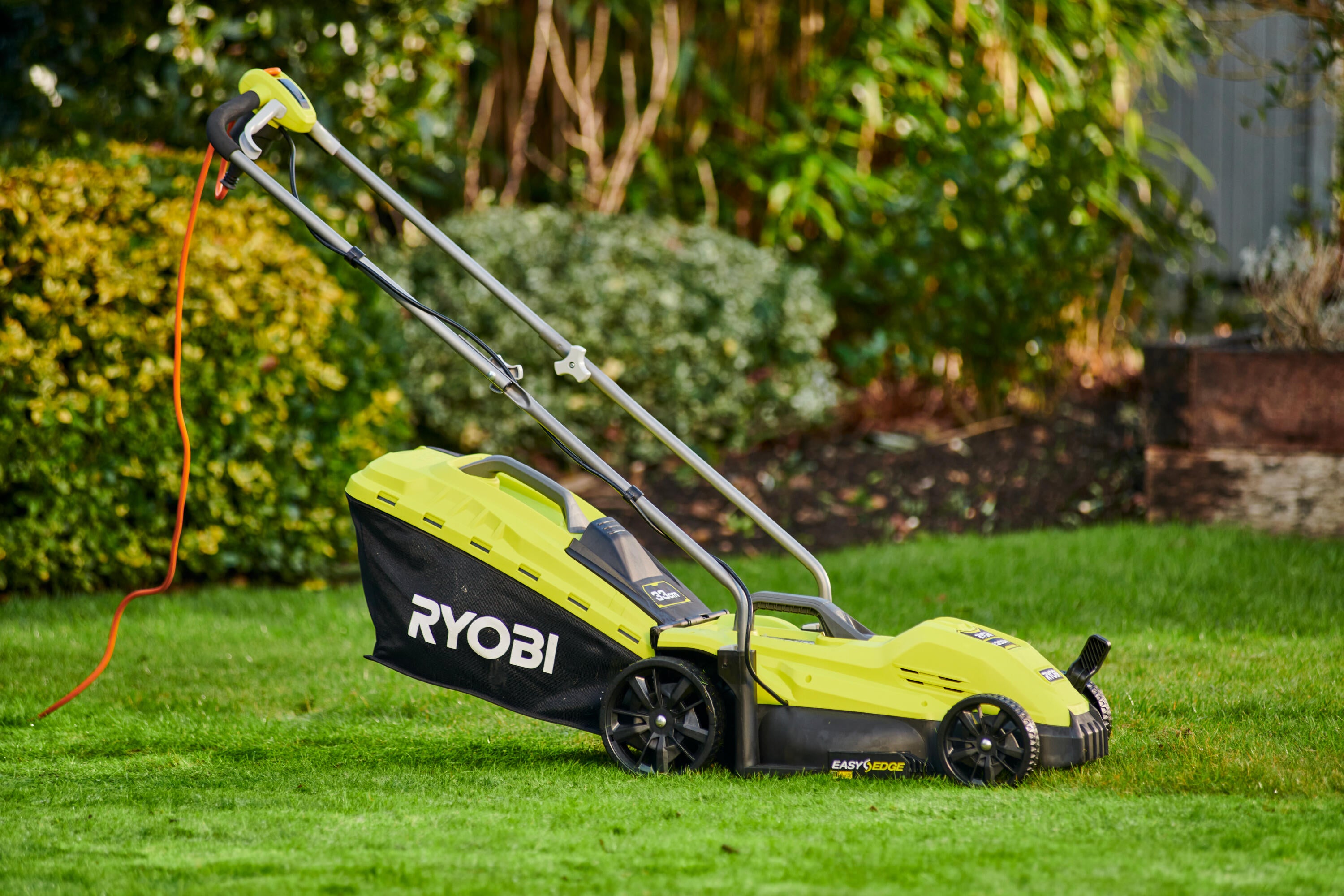 Conjunto corta relvas e aparador RYOBI 1300W + 290W - 5