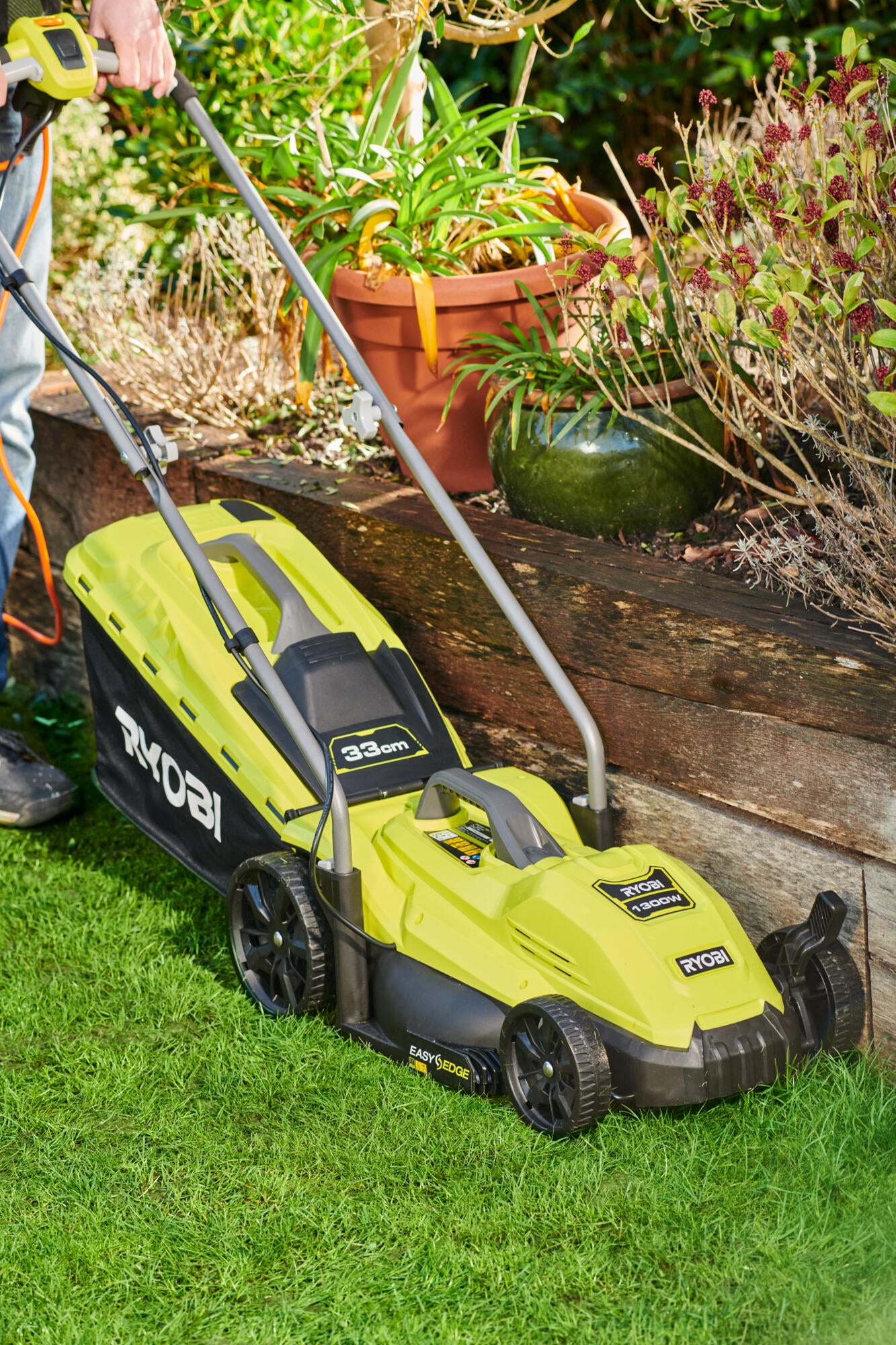 Conjunto corta relvas e aparador RYOBI 1300W + 290W - 4
