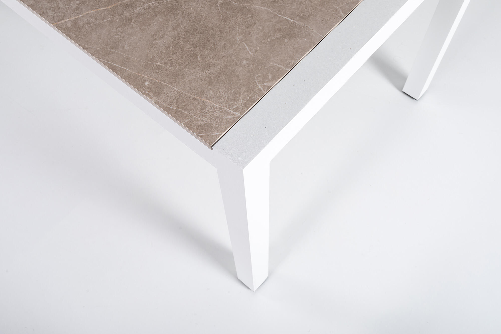 Mesa de aluminio y cerámica Luca blanco Taupe de 90x74x192 cm - 12