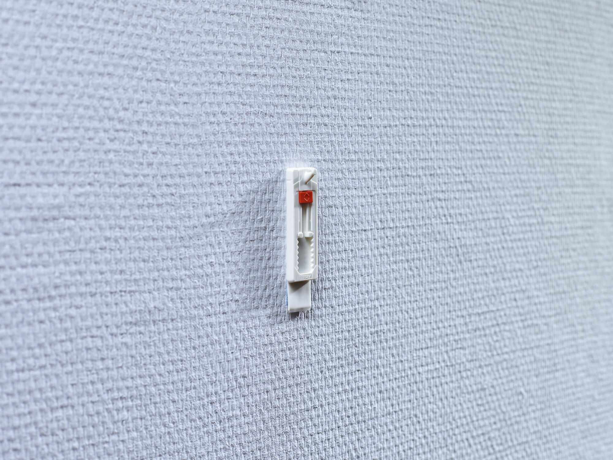 4 Pregos adesivos ajustáveis para paredes pintadas 1 kg Tesa Powerstrips - 4