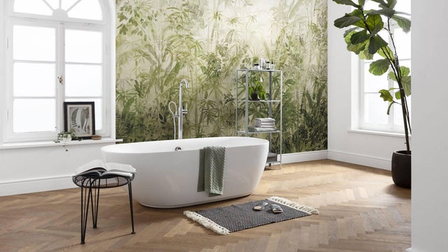 Baño con papel pintado