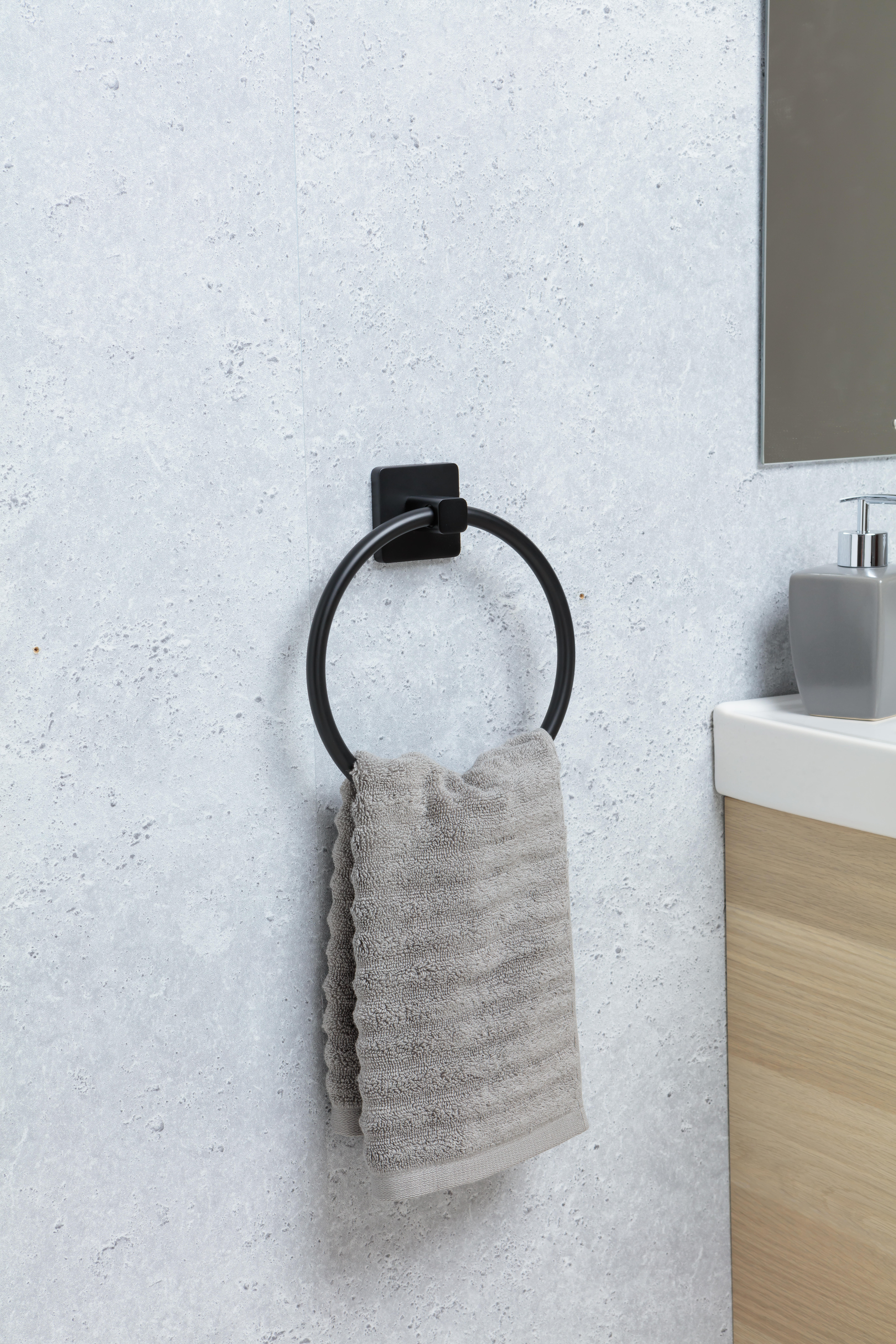 Toallero de aro negro mate para atornillar Epsilon 19.5x22x5 cm - 2