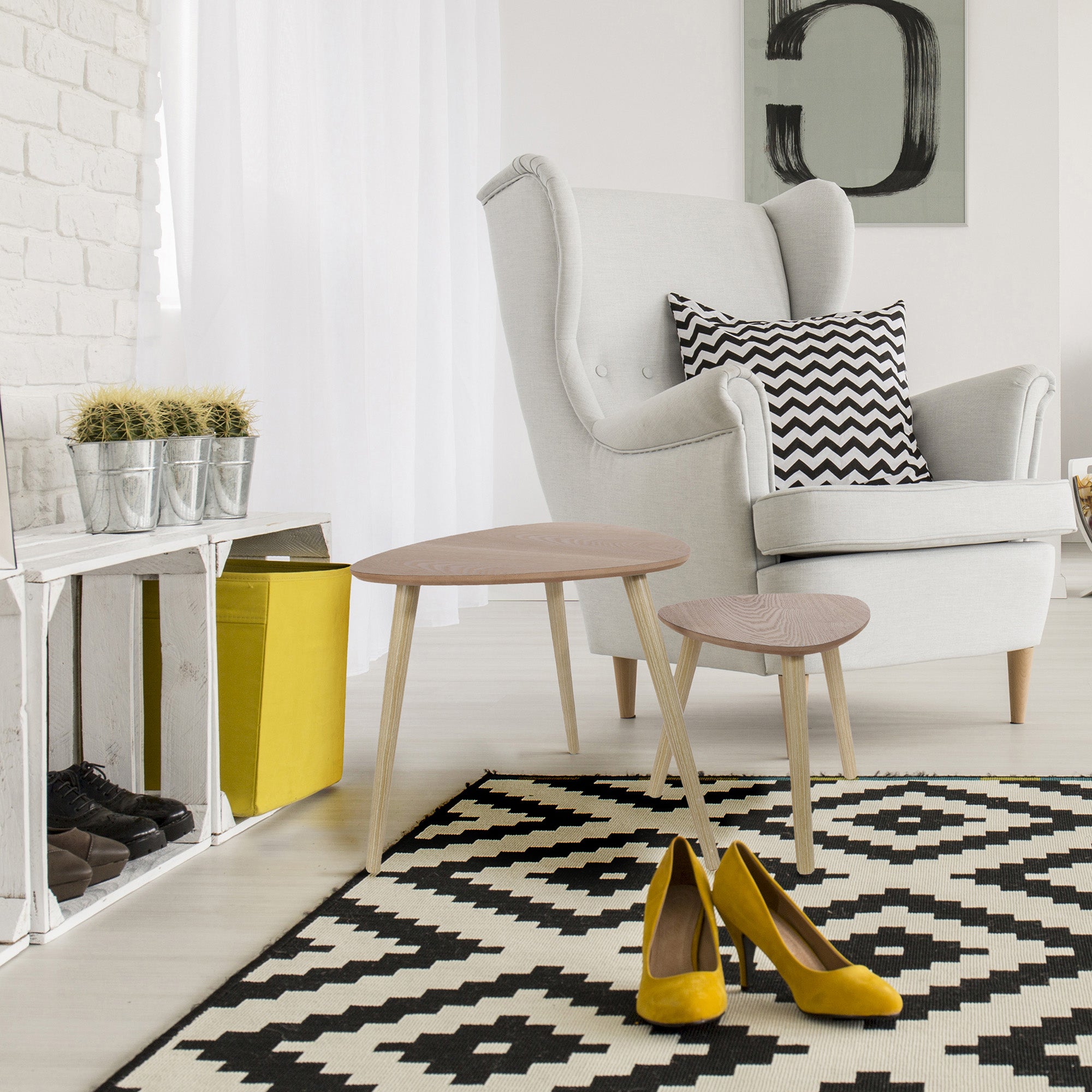 Set 2 mesas auxiliares triangular madera 48x45x48 cm (anchoxaltoxfondo)