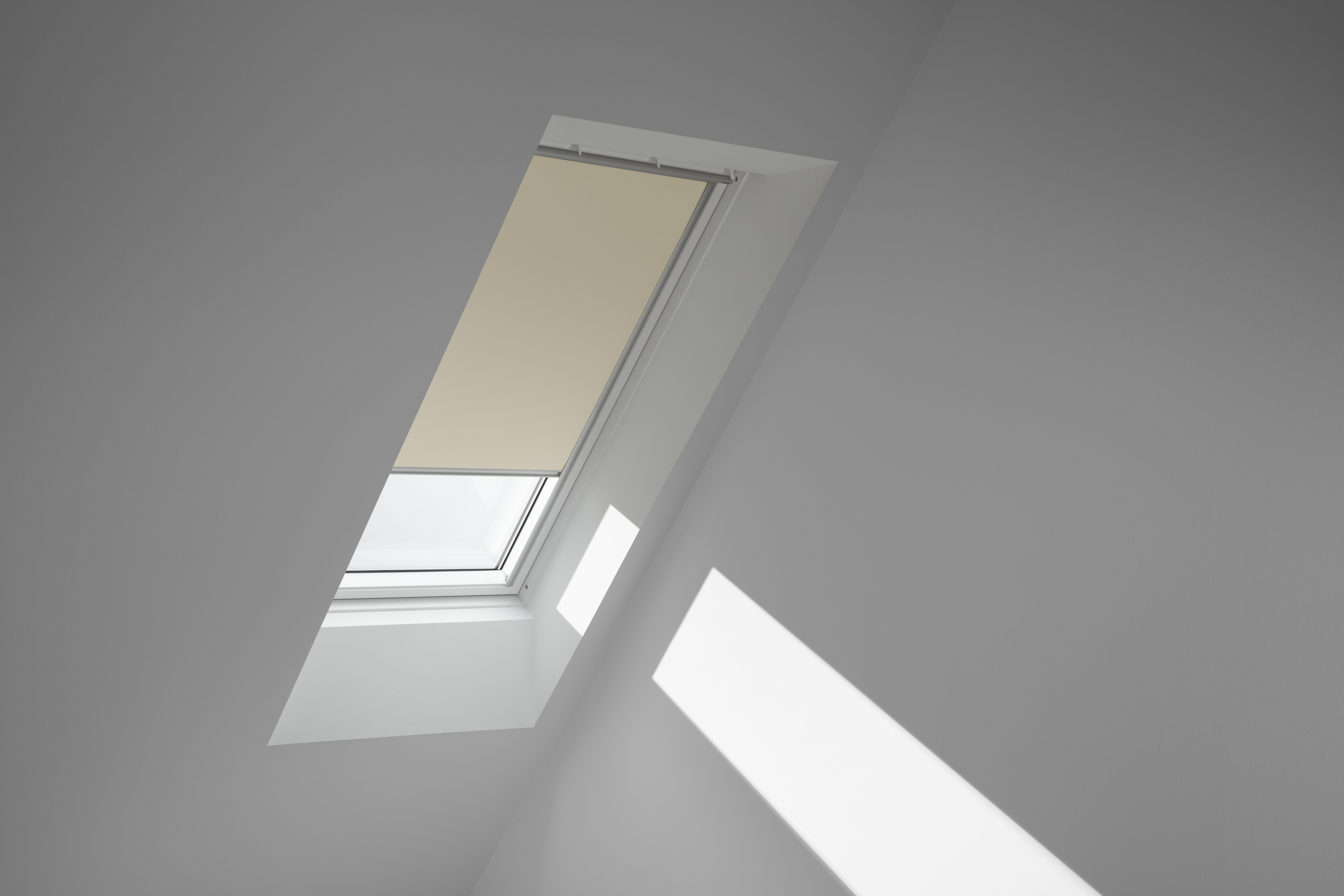 Cortina de oscurecimiento manual VELUX DKLMK081085SG beige 78x140cm - 2