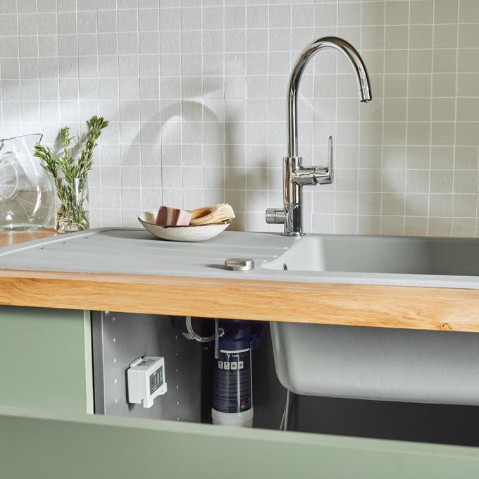 Photo Mitigeur de cuisine chromé avec filtration d'eau