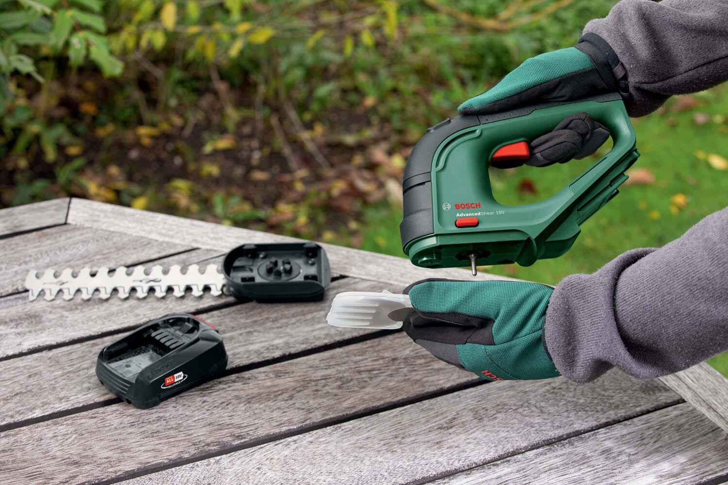 Cisaille herbes/sculpte-haies sans fil BOSCH AdvancedShear 18V-10 + 1 batt 2 Ah - 3